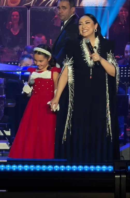 Cum a apărut Eva Măruță la concertul Andrei din Bacău. Anunțul făcut de cântăreață când fetița ei a urcat pe scenă: „Vine o parte din inima mea”
