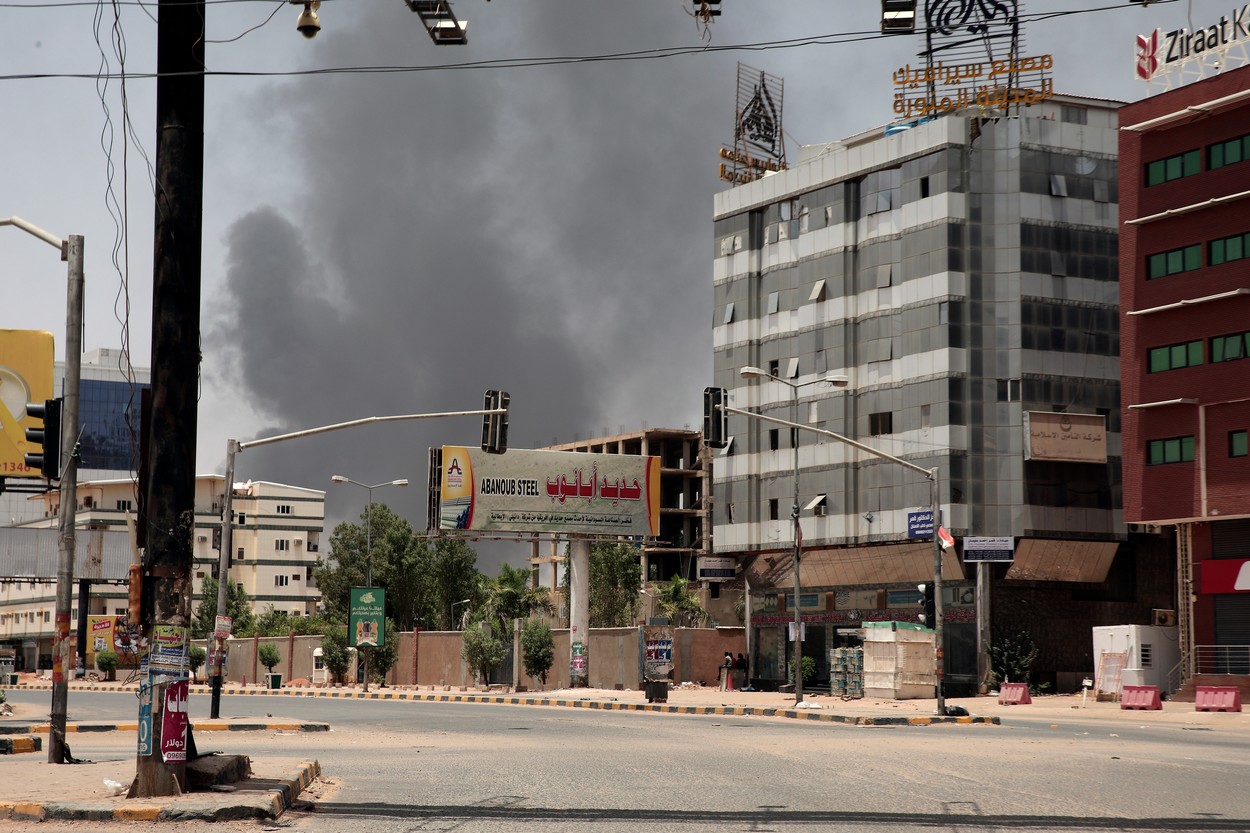 Lovitură de stat în desfășurare în Sudan. Ciocniri între armată și trupele paramilitare la Khartoum