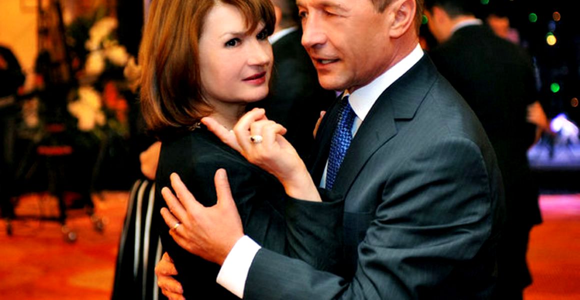 Cum arată Maria Băsescu la 74 de ani. Soția lui Traian Băsescu a avut o apariție impecabilă la ziua nepoatei sale