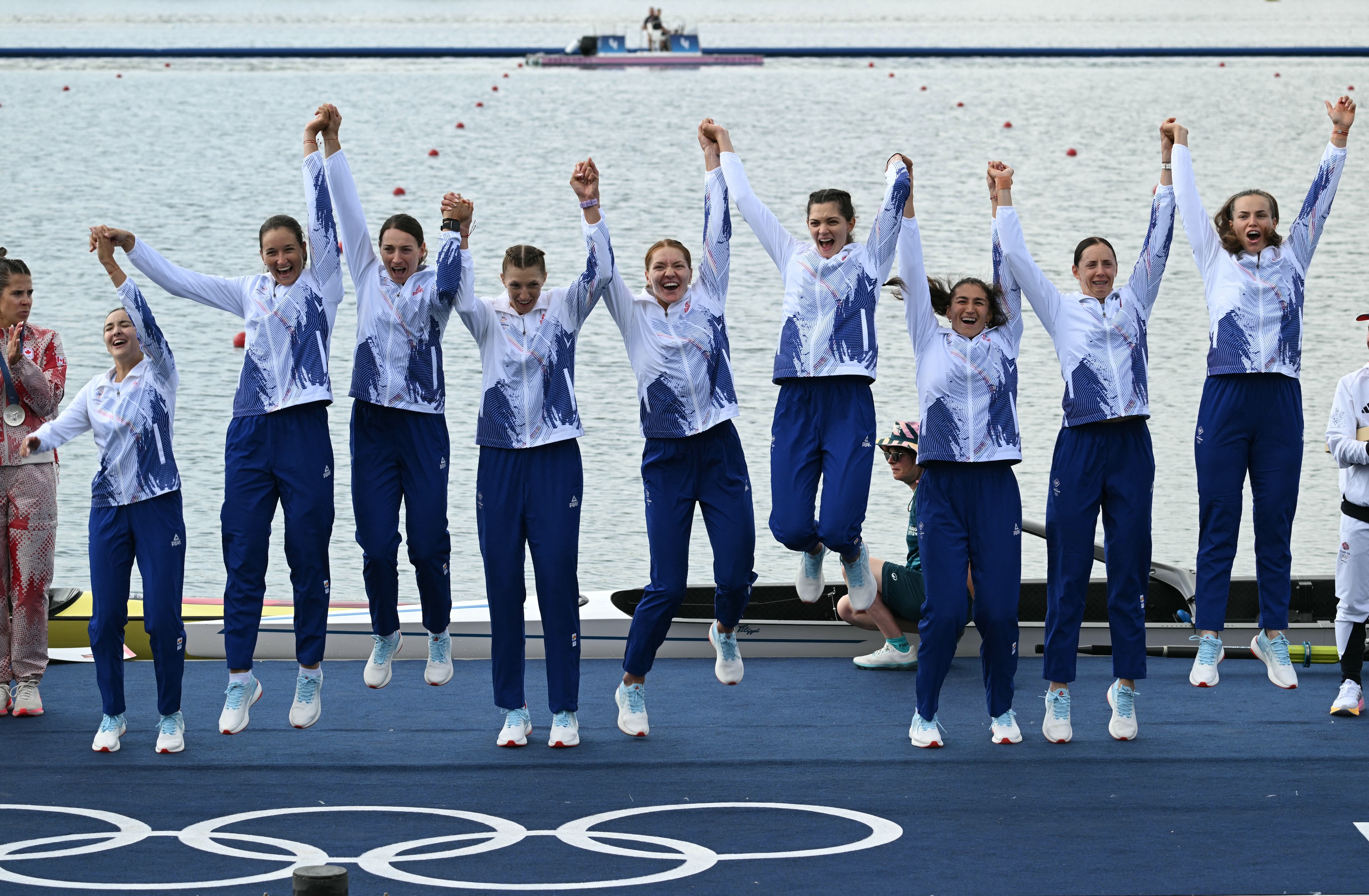 Aur după 20 de ani! Echipajul feminin de 8 plus 1 a dominat finala și a câștigat medalia de aur la JO 2024. Team România a ajuns la 7 medalii