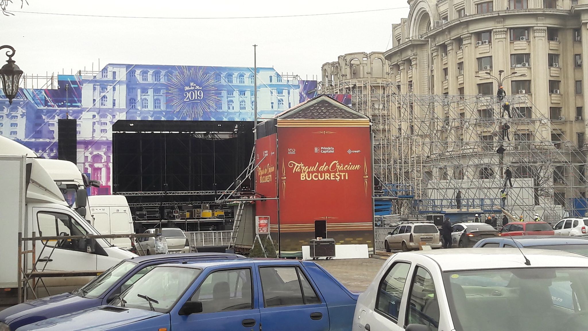 GALERIE FOTO / După Târgul de Crăciun din Piața Constituției, urmează pregătirile pentru Revelion Centenar 2019