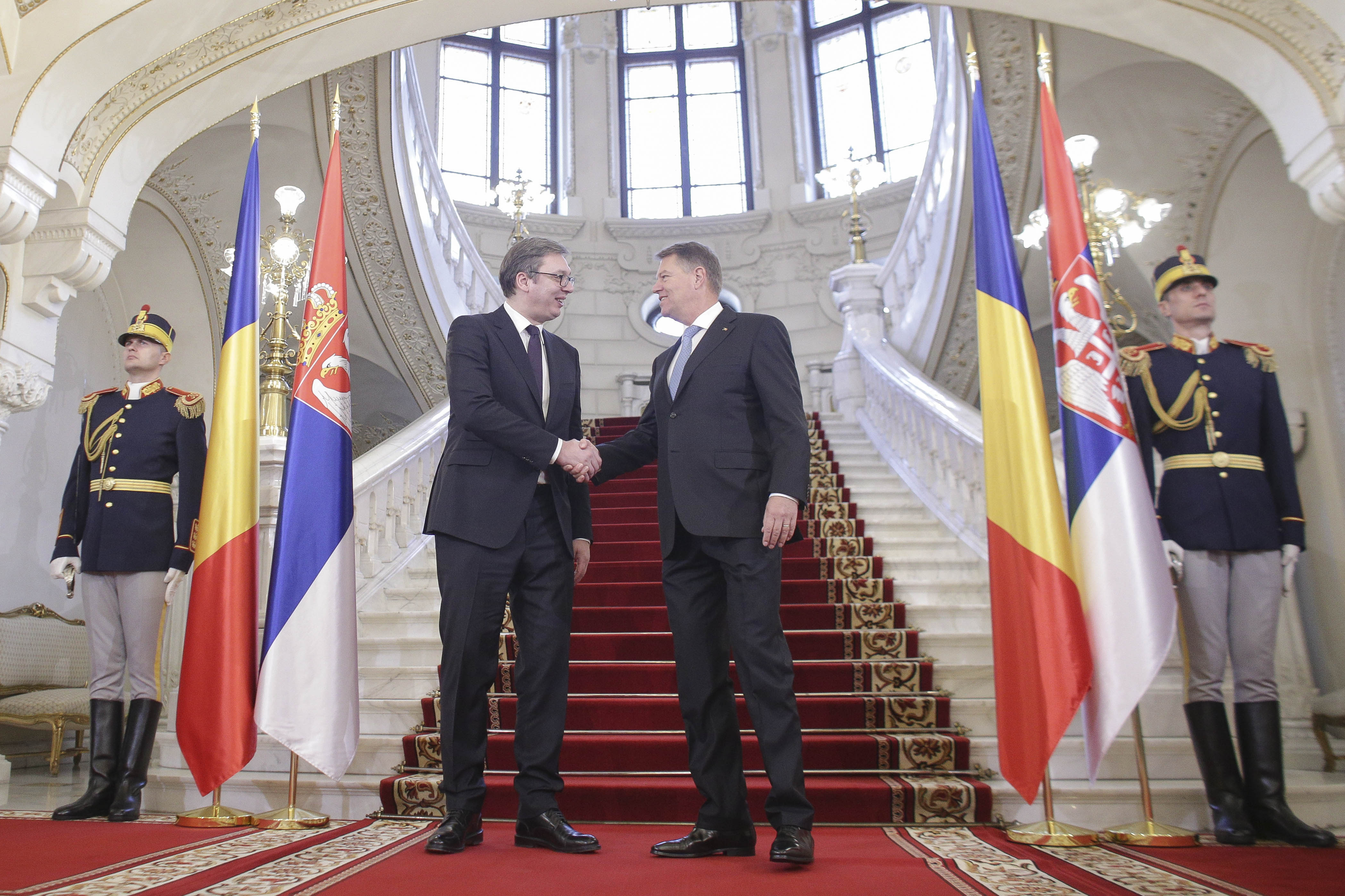 Președintele Serbiei, primit de Klaus Iohannis la Cotroceni. Aleksandar Vucic, în vizită oficială în România
