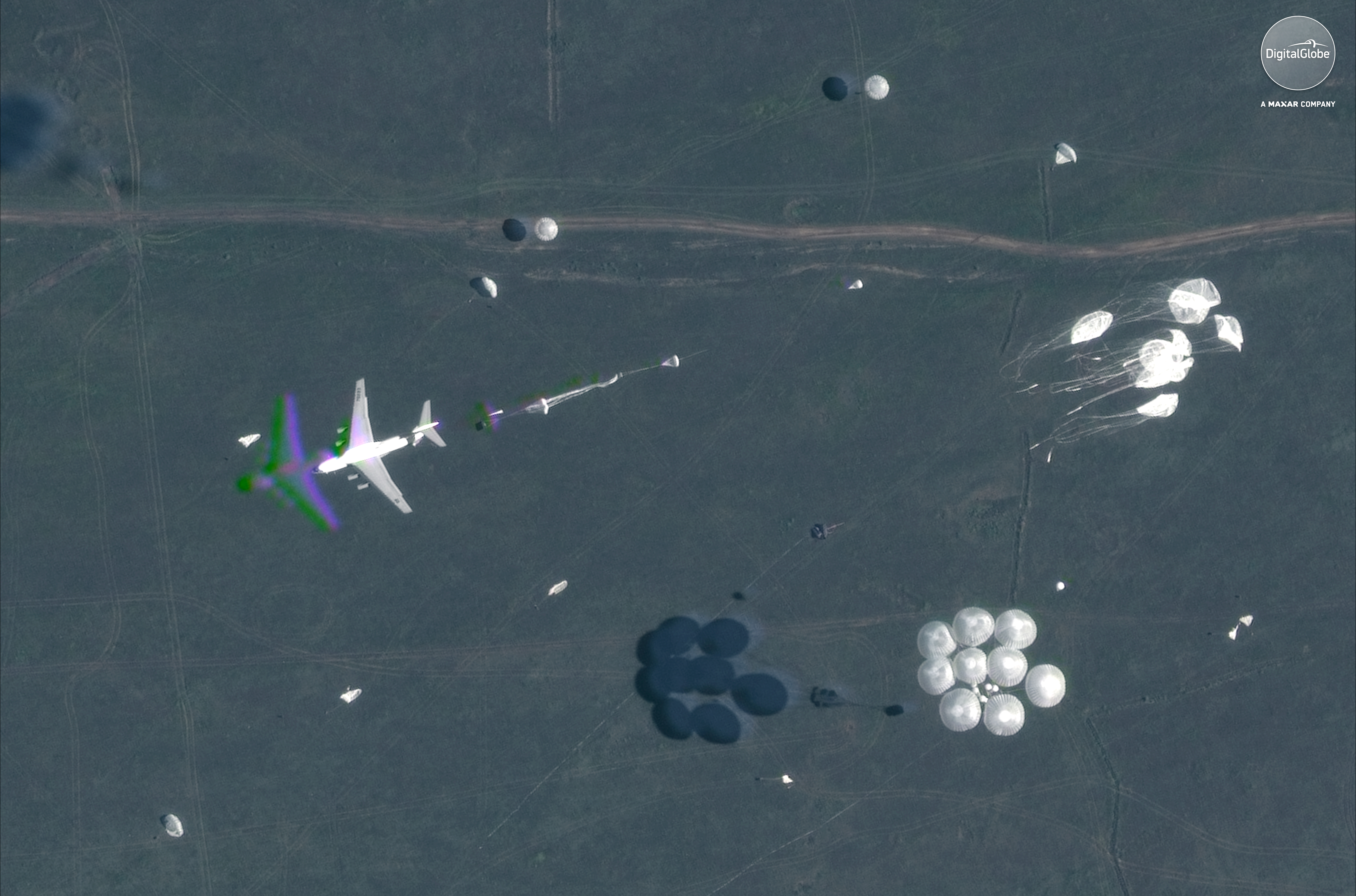Cum se văd din spațiu cele mai mari exerciții militare din Rusia din ultimele patru decenii. Putin: "Rusia este o țară iubitoare de pace" / FOTO&VIDEO