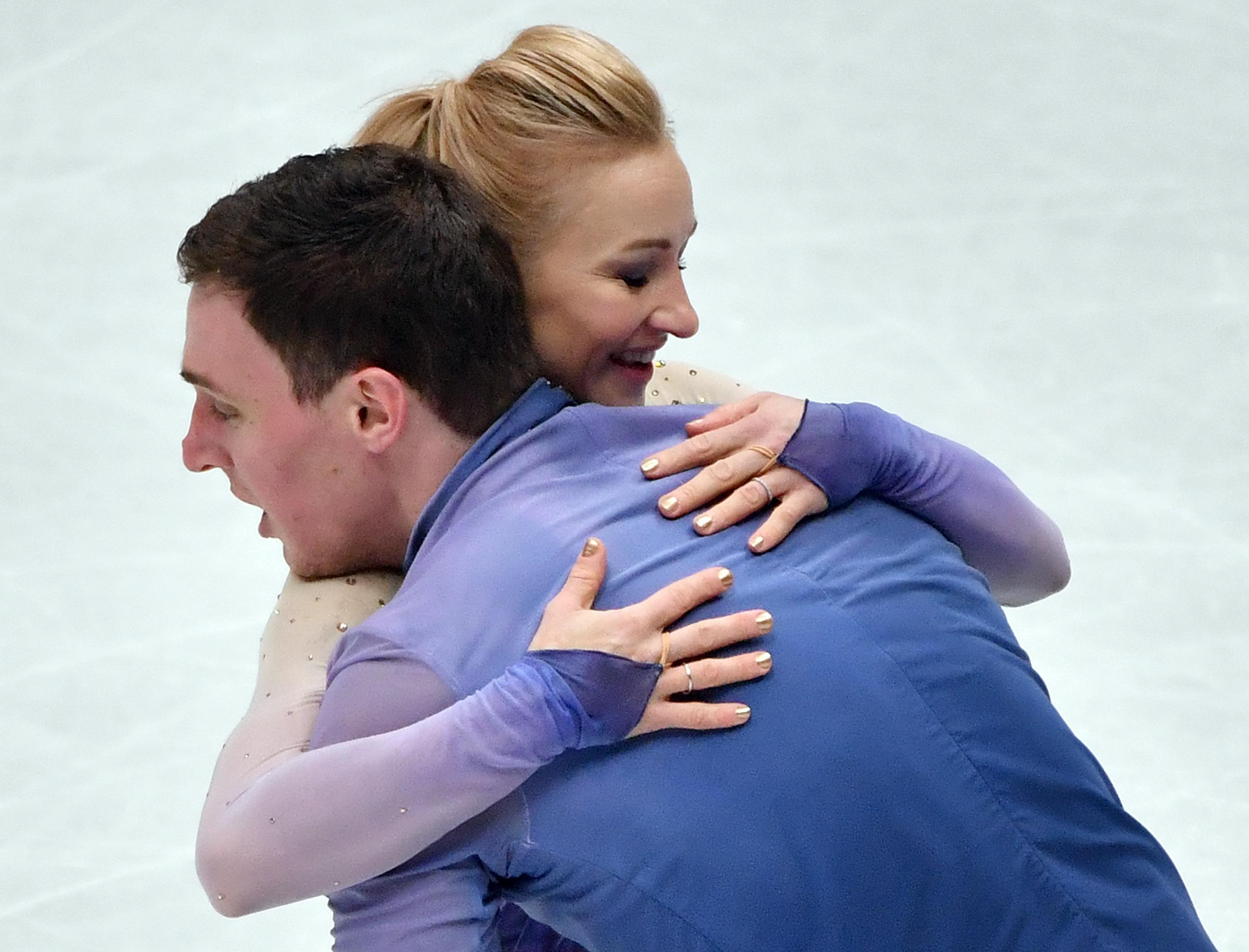 Germanii Aljona Savcenko și Bruno Massot, campioni mondial la patinaj artistic în proba de perechi. Aljona a plâns de fericire / FOTO