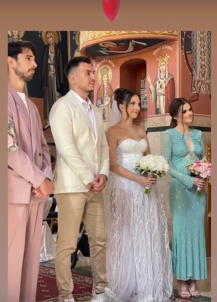 Theo Rose și Anghel Damian, nași de cununie în biserică, deși nu sunt căsătoriți. Cântăreața a și botezat-o pe fetița prietenei sale