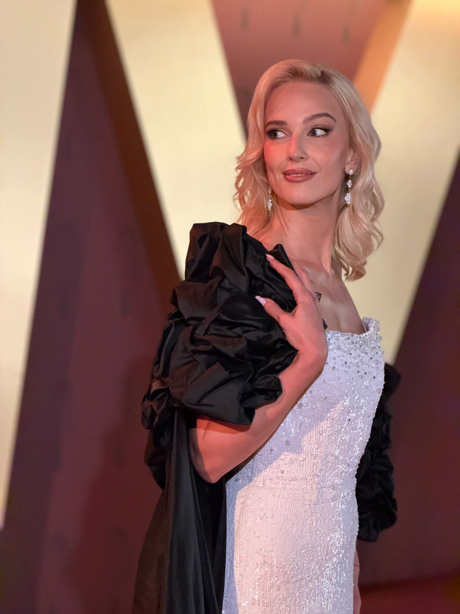Teodora Tompea, despre „Fjord”, Cristian Mungiu și Sebastian Stan, după ce a văzut filmul la Festivalul de Film de la Cannes 2026: „Se întâmplă ceva”
