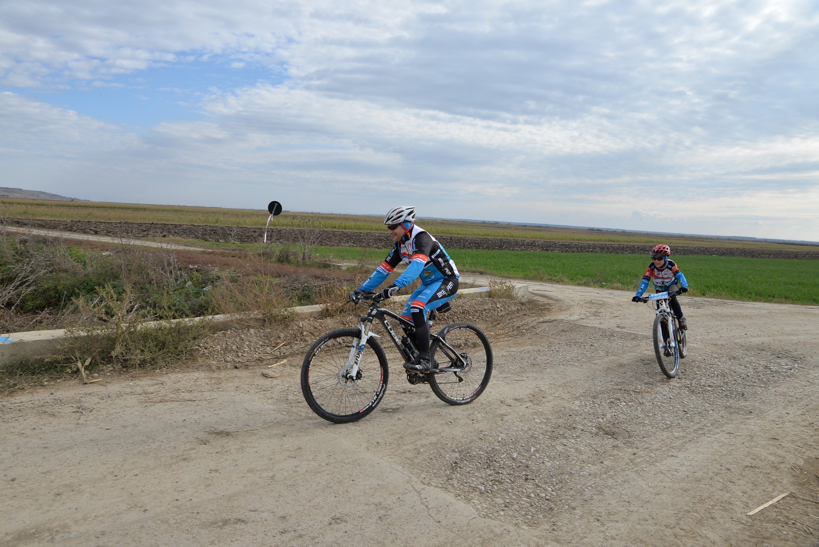 Peste 500 de cicliști au avut parte de experiențe frumoase la Maratonul Dunării / GALERIE FOTO