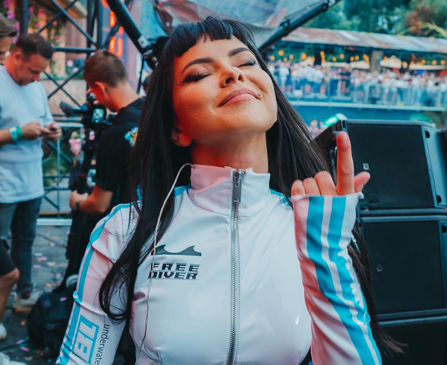 INNA a cântat la festivalul Tomorrowland 2022. A ajuns în Belgia cu un avion privat și s-a plimbat cu Ferrari