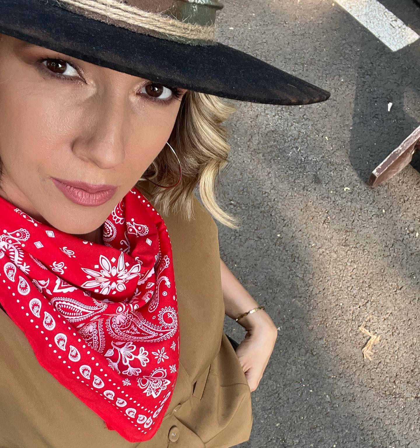 Adela Popescu și Cabral se pregătesc să plece în Republica Dominicană. Ce reacție au avut partenerii lor atunci când au aflat. „Cââât?! Tu ești nebun?!?!?”