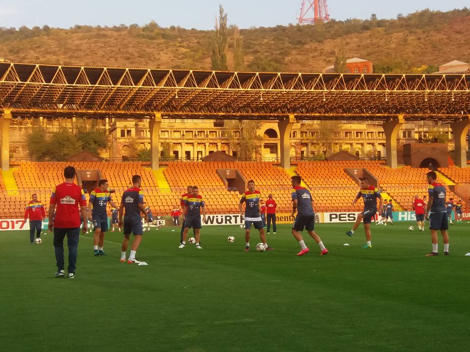 Armenia - România (sâmbătă, ora 19:00, TVR 1). Tricolorii au făcut antrenamentul oficial la Erevan. Jucătorii vor câte o mașină primă de calificare / GALERIE FOTO&VIDEO