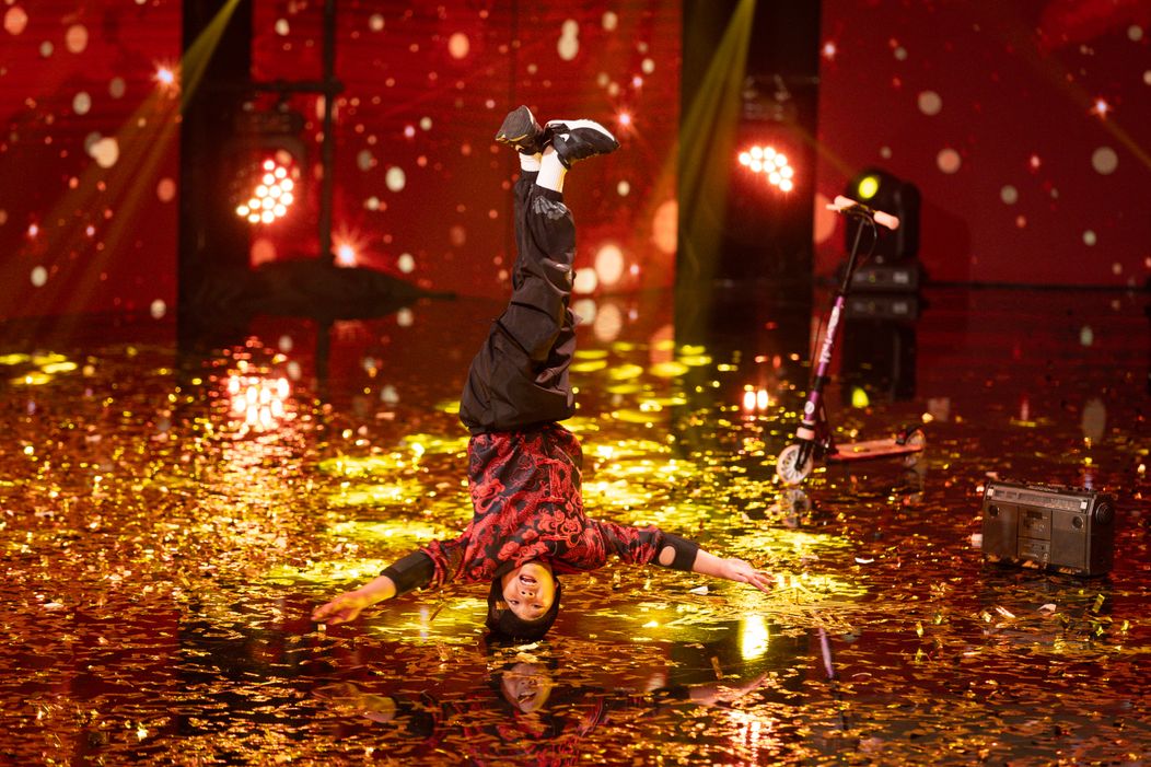 Bboy Nana, puștiul-fenomen de la „Românii au talent”, sezon 14. Mihai Bobonete i-a dat Golden Buzz: „Sunt șocat de-a dreptul! Tu ai văzut ce a făcut băiatul ăsta?”