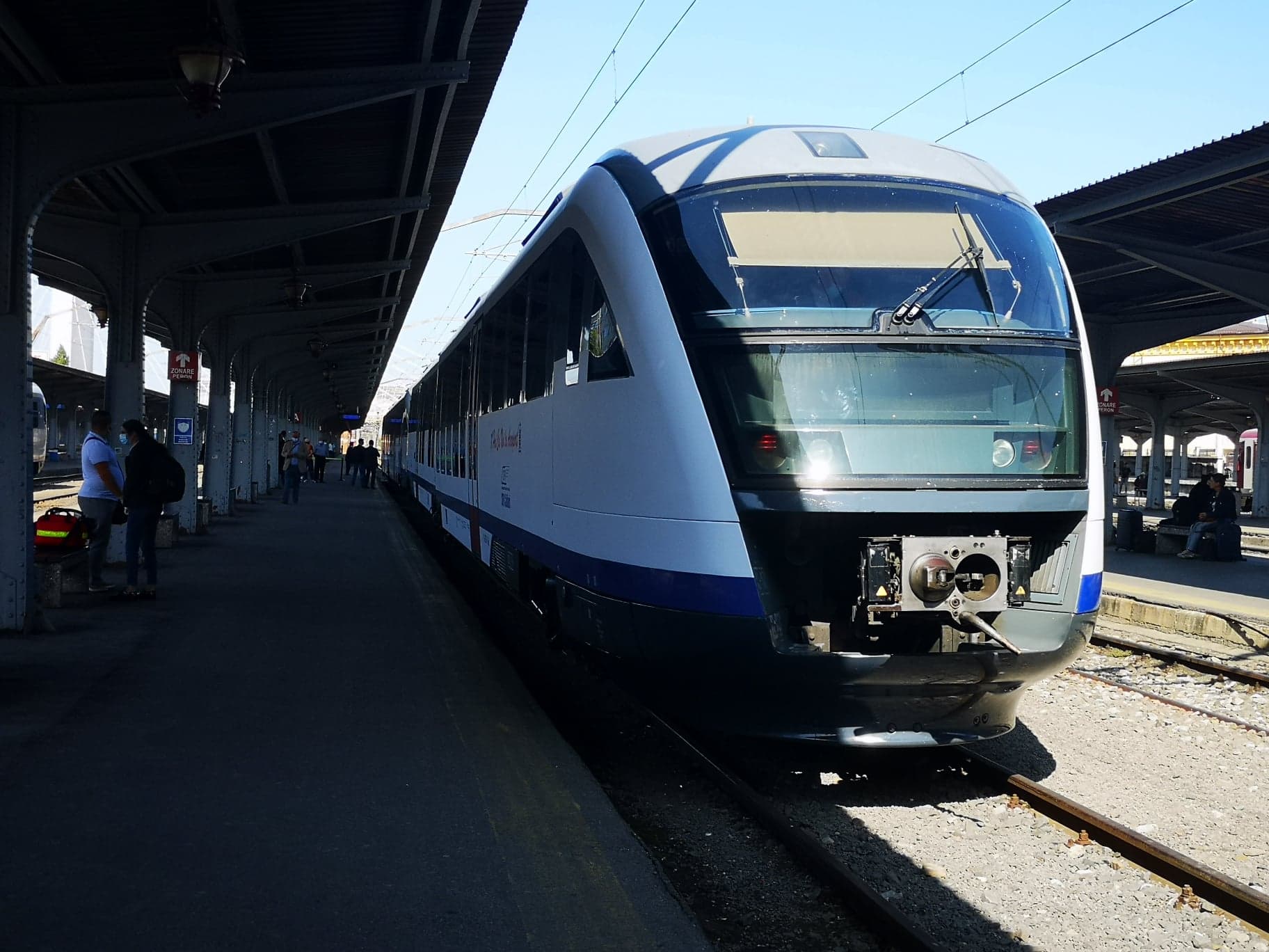 Klaus Iohannis a testat trenul care leagă Aeroportul Otopeni de Bucureşti: Este singura linie nouă construită în ultimii 36 de ani