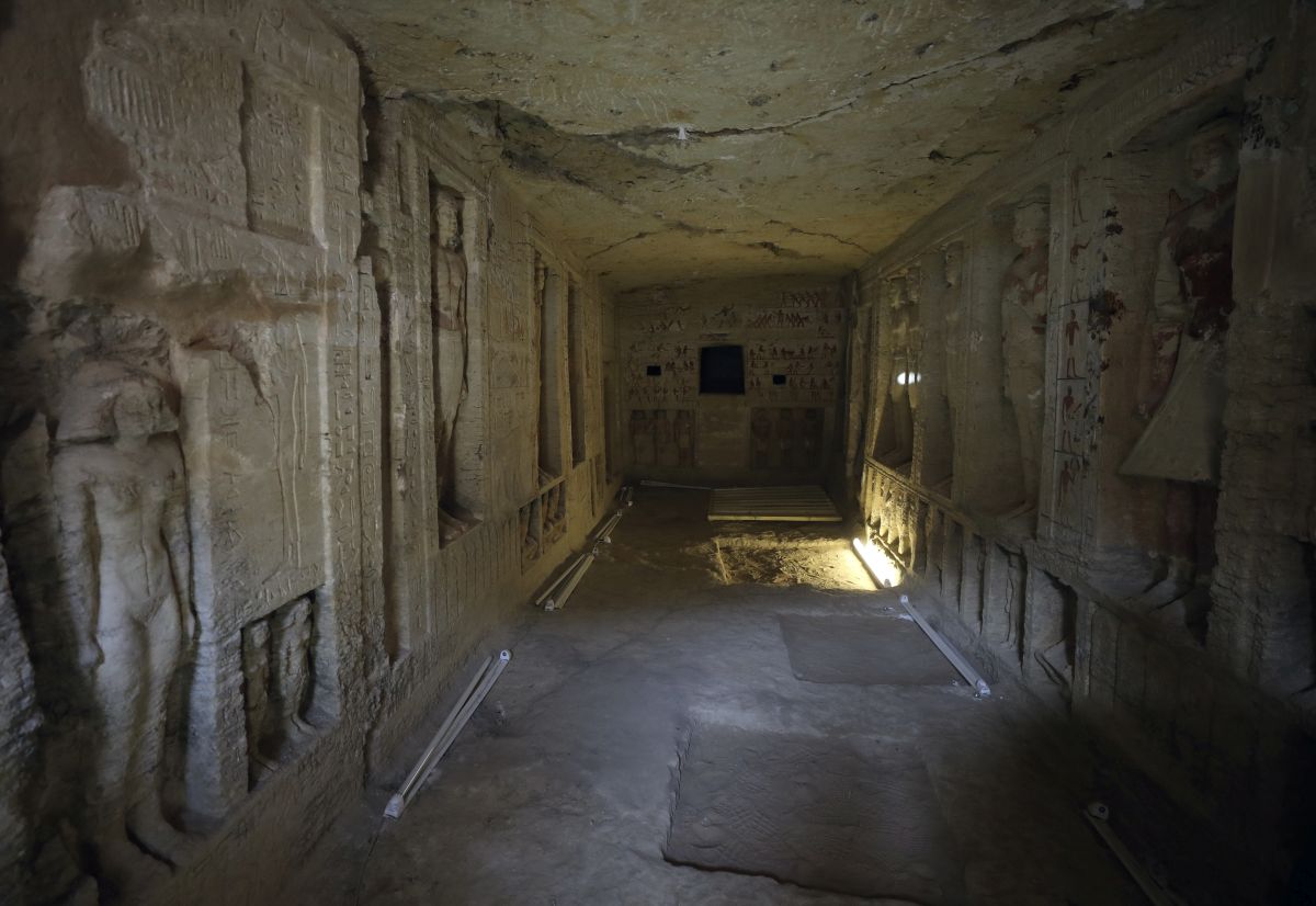 GALERIE FOTO| Mormânt vechi de 4.400 de ani, descoperit în Egipt. Ce au găsit înauntru i-a uimit pe arheologi