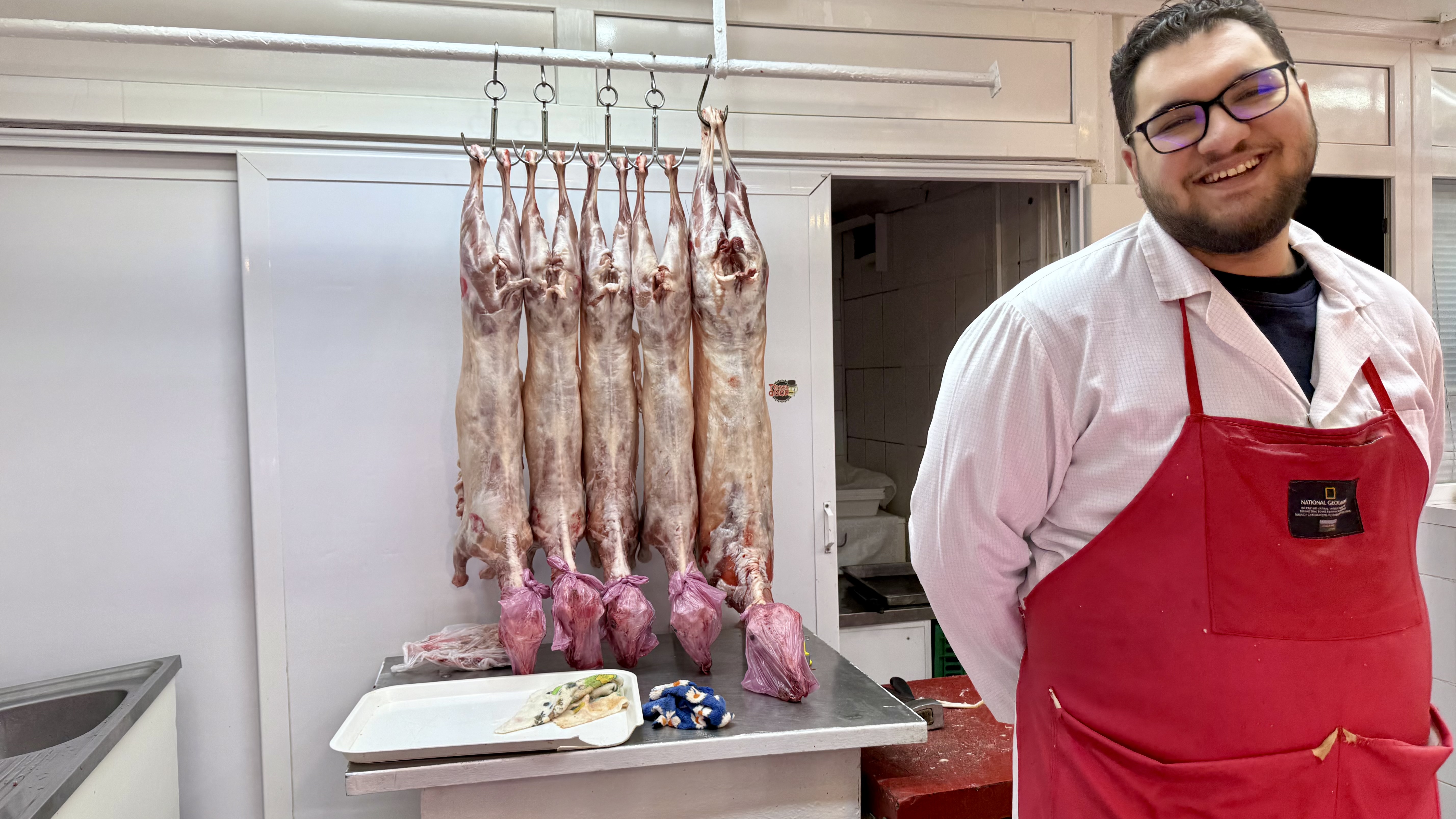 Preț miei Paște 2026. Cât costă kilogramul de carne de miel la București? „Am luat jumătate și am terminat bâlciul!”