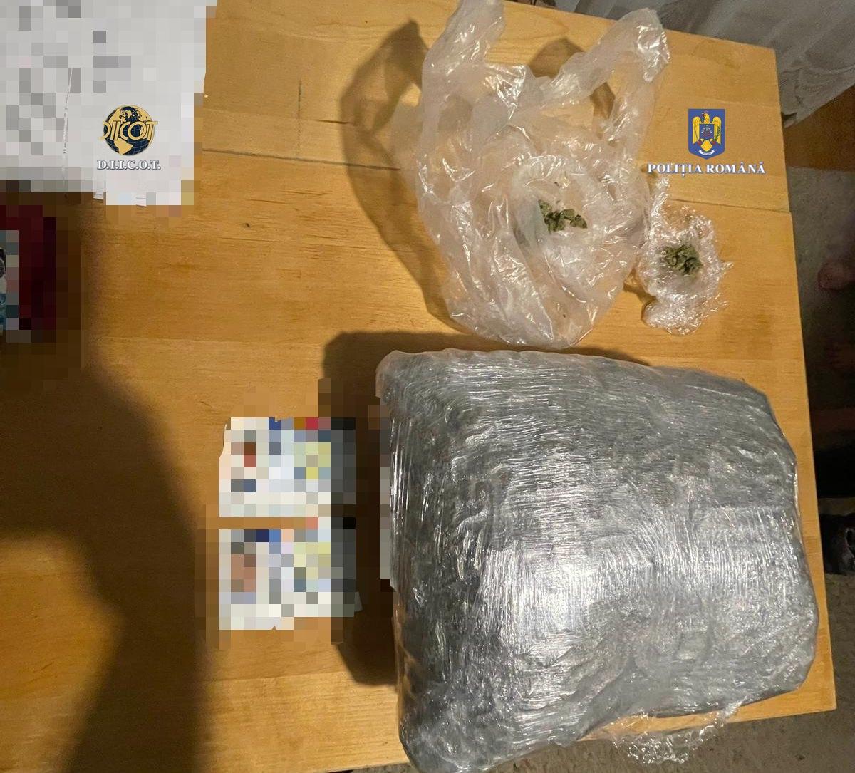 Un kilogram de canabis și muniție. Captura autorităților după perchezițiile din anturajul lui Vlad Pascu | VIDEO