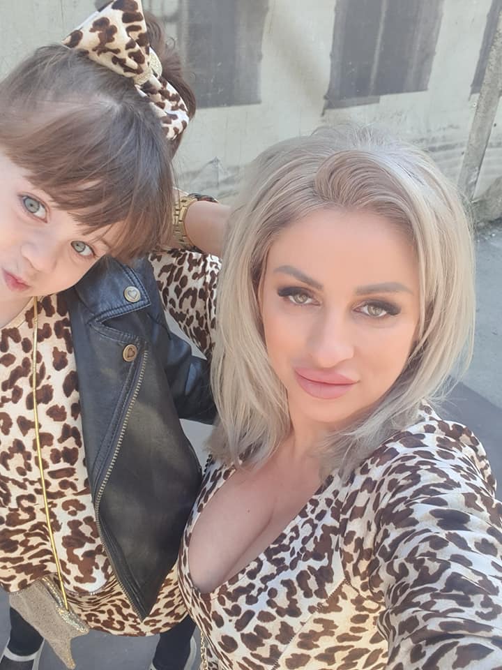 Sânziana Buruiană își duce fetița la concursuri de Miss. "Am rămas șocată cum la 3 ani poți să transformi copilul" | FOTO