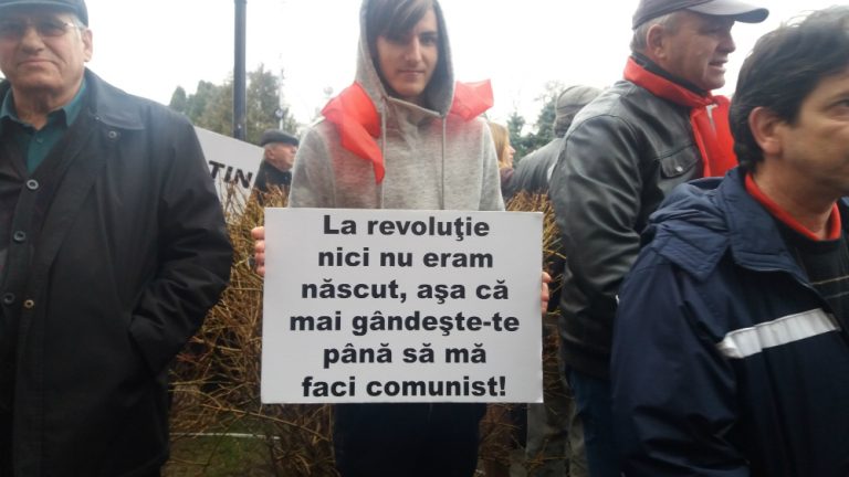 UPDATE / Miting PSD la Târgoviște. 10.000 de oameni au participat la o manifestație de susținere a Guvernului Grindeanu GALERIE FOTO