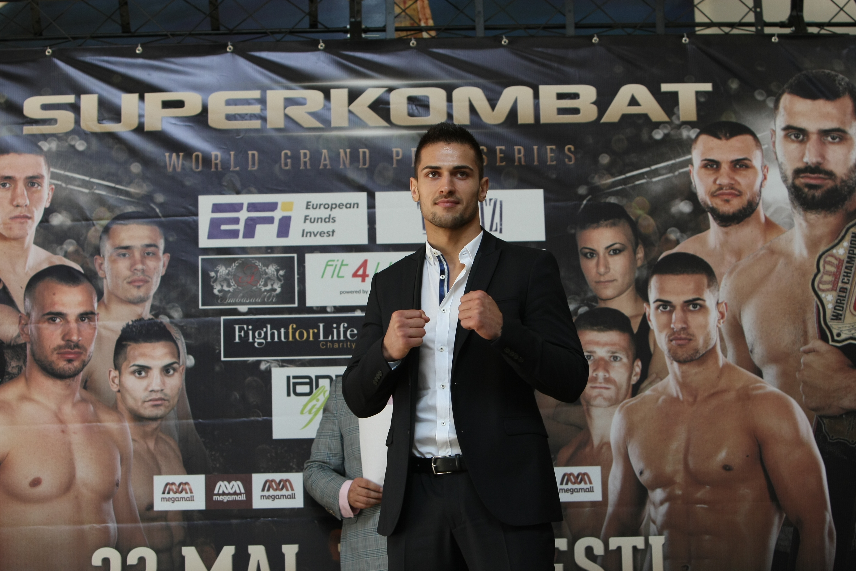 Luptătorii de la Superkombat București au trecut cu bine de proba cântarului oficial / GALERIE FOTO