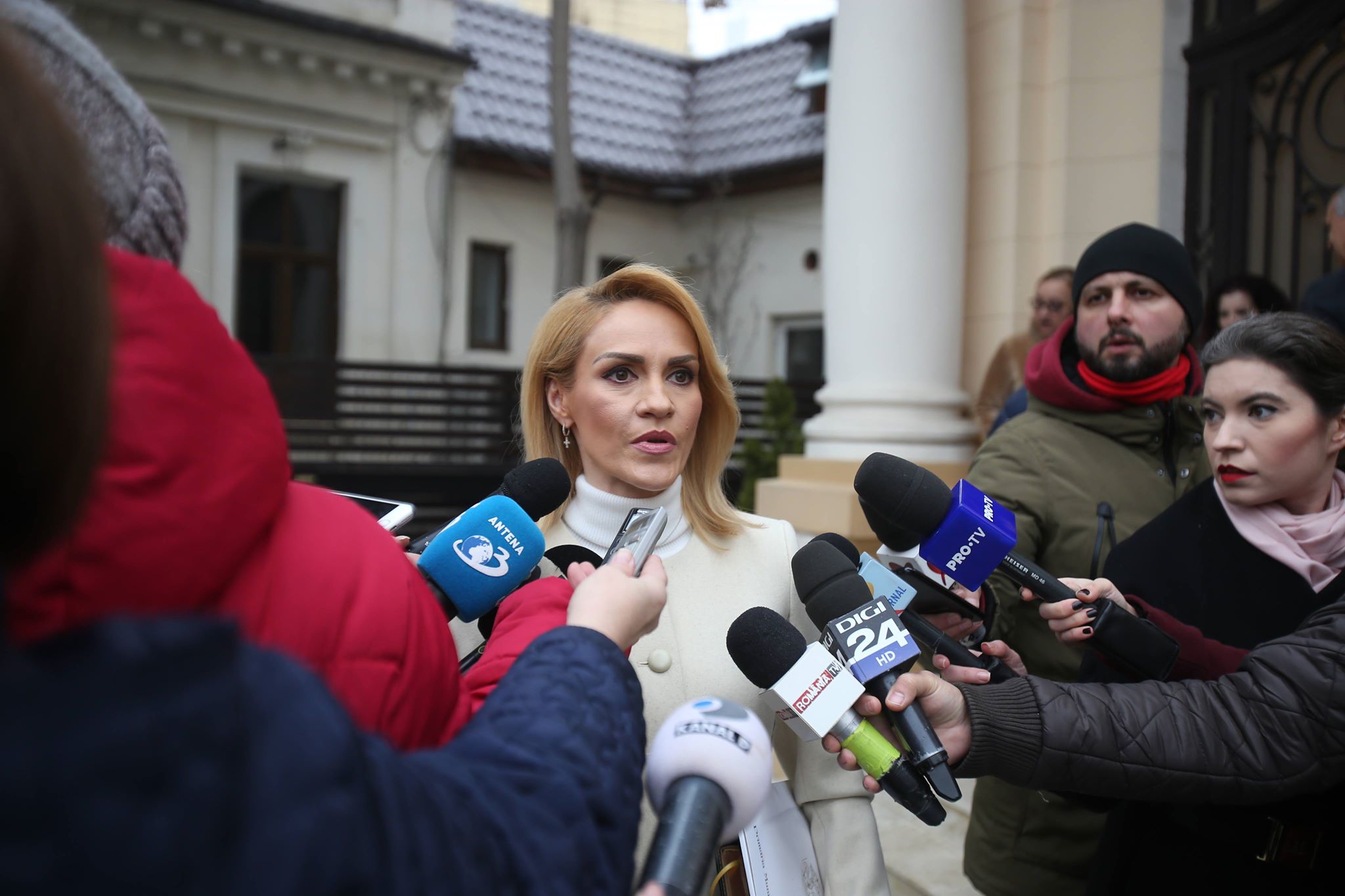 FOTO | Dragnea şi Teodorovici, faţă în faţă cu primarii de municipii, pentru negocieri pe buget. Falcă: Ne-a spus: "Ce vreţi să faceţi? Bugetul trebuie închis!"