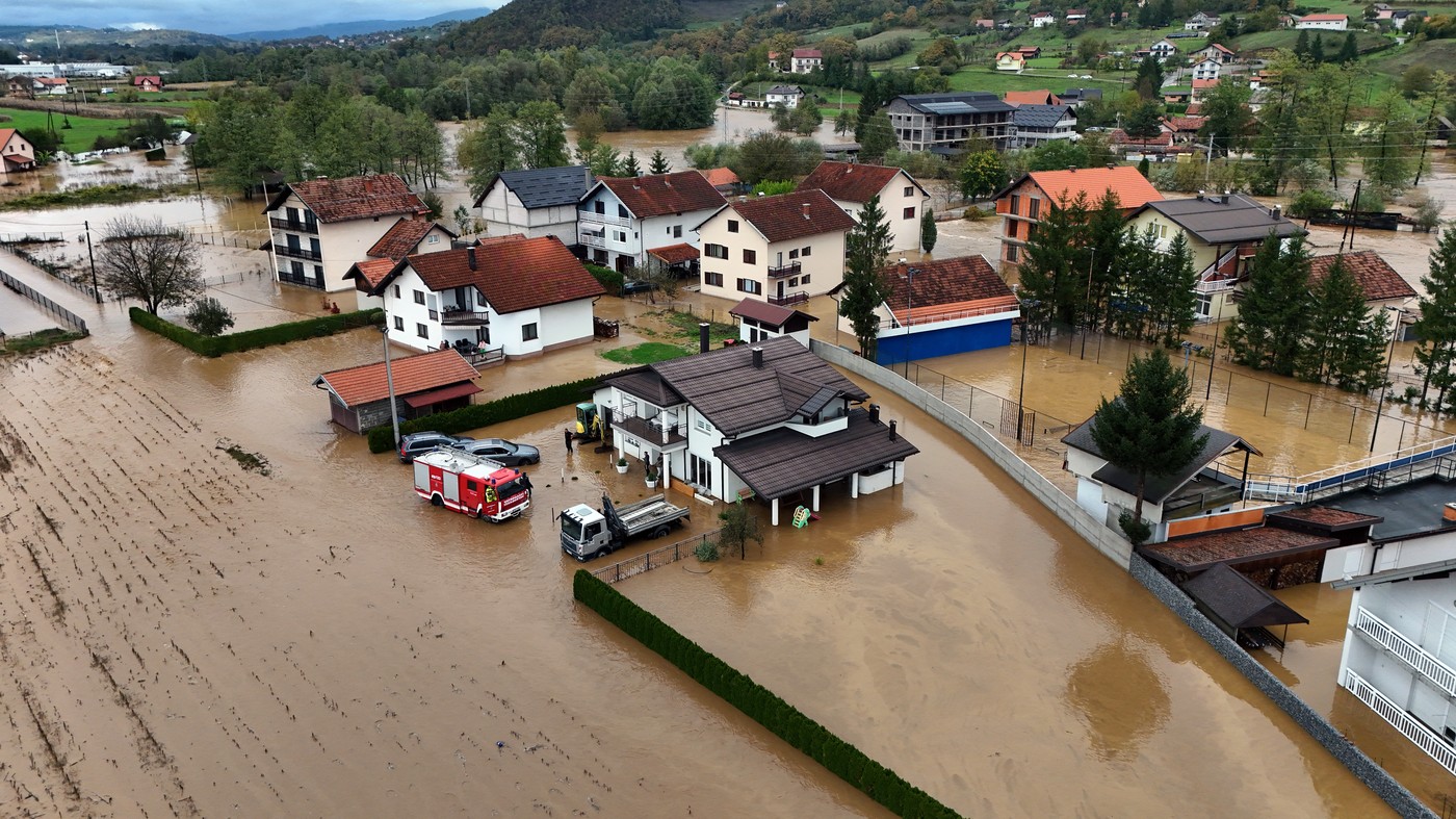 Ciclonul Cassandra a adus inundații devastatoare și a făcut 16 morți, în Bosnia