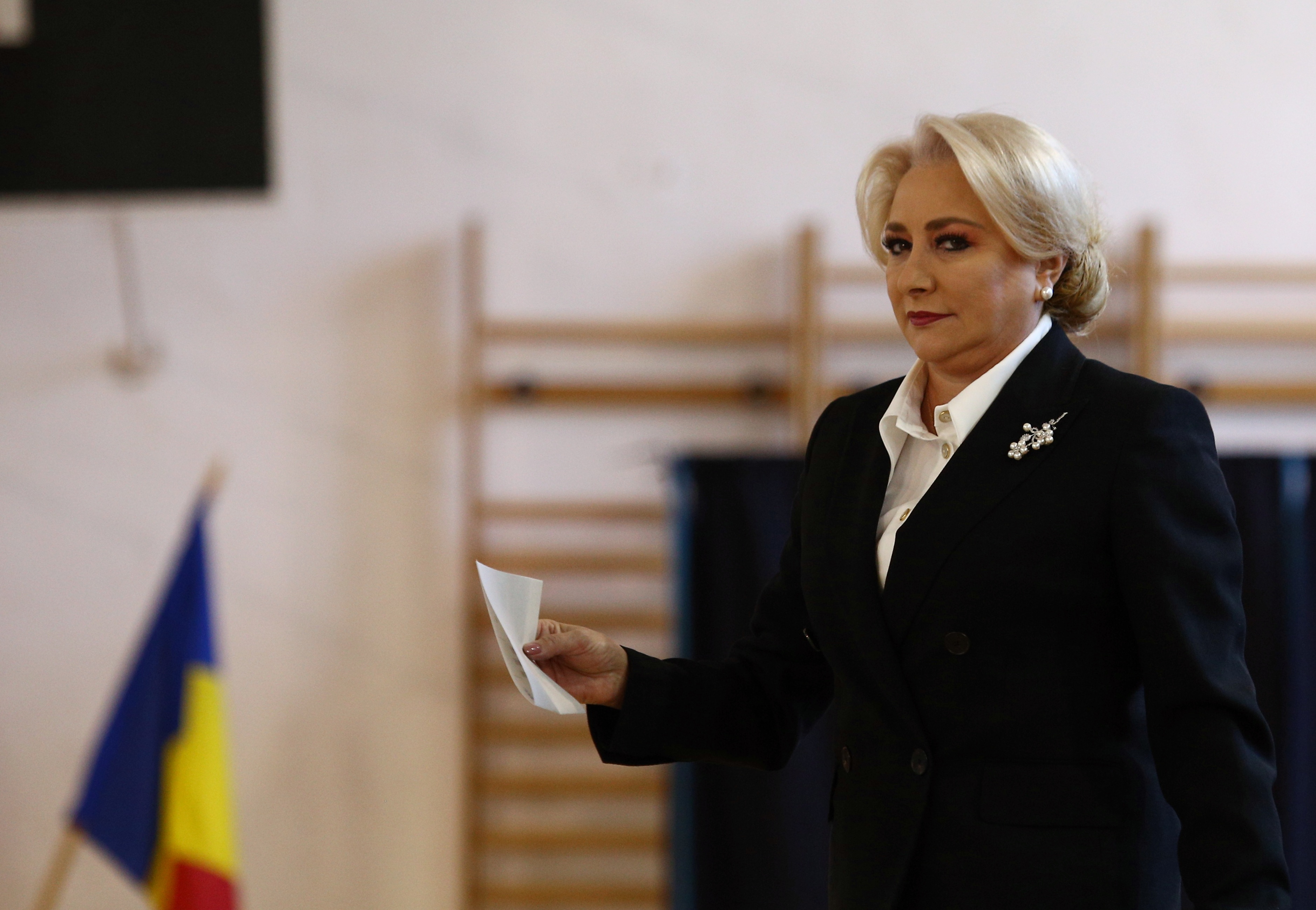 Referendum pentru definirea familiei | Viorica Dăncilă a votat la liceul Jean Monnet din Capitală - VIDEO