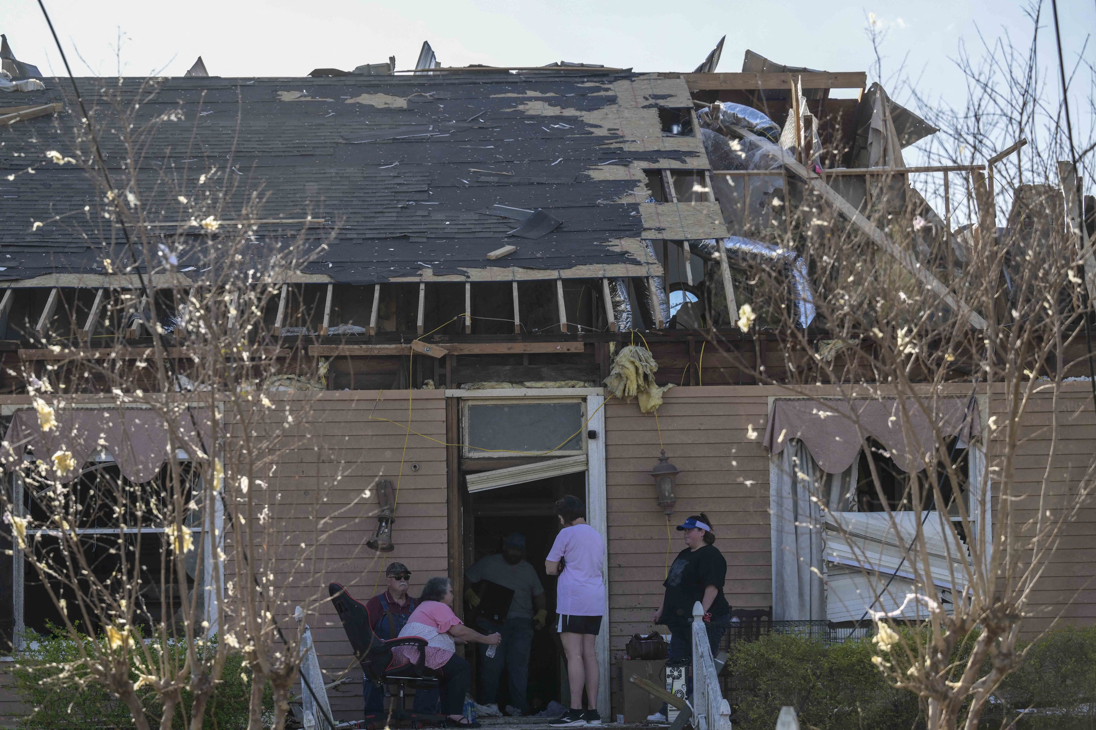 Stare de urgenţă în Mississippi, după ce a fost grav lovit de tornade. Cel puțin 25 de morți și zeci de clădiri distruse