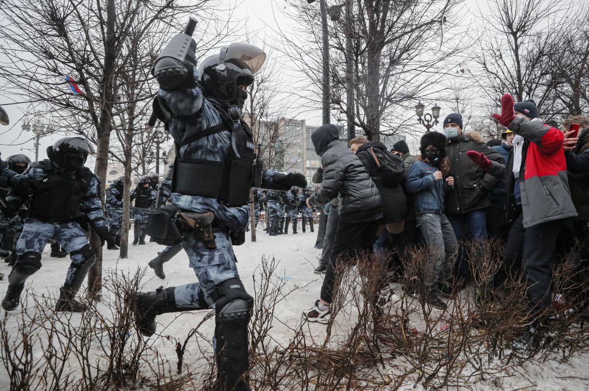 Protestele din Rusia | Peste 2.400 de oameni săltați, printre care și un copil. „Putin e un hoț!” și „Rusia fără Putin!”, au strigat manifestanții
