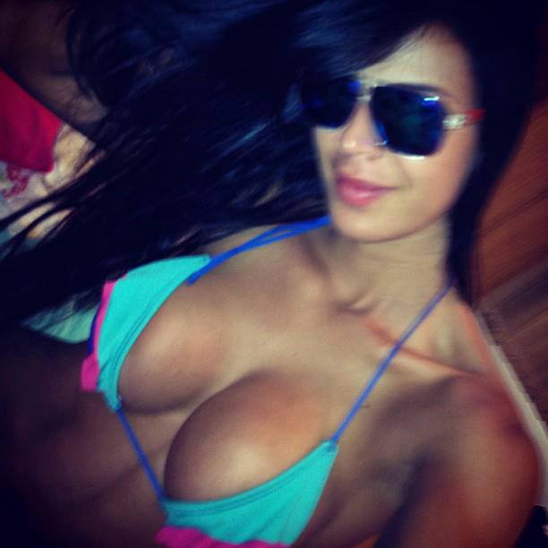 Cu ea în tribună, ai o zi mai bună! Lorena, muza fotbalului brazilian / GALERIE FOTO & VIDEO HOT