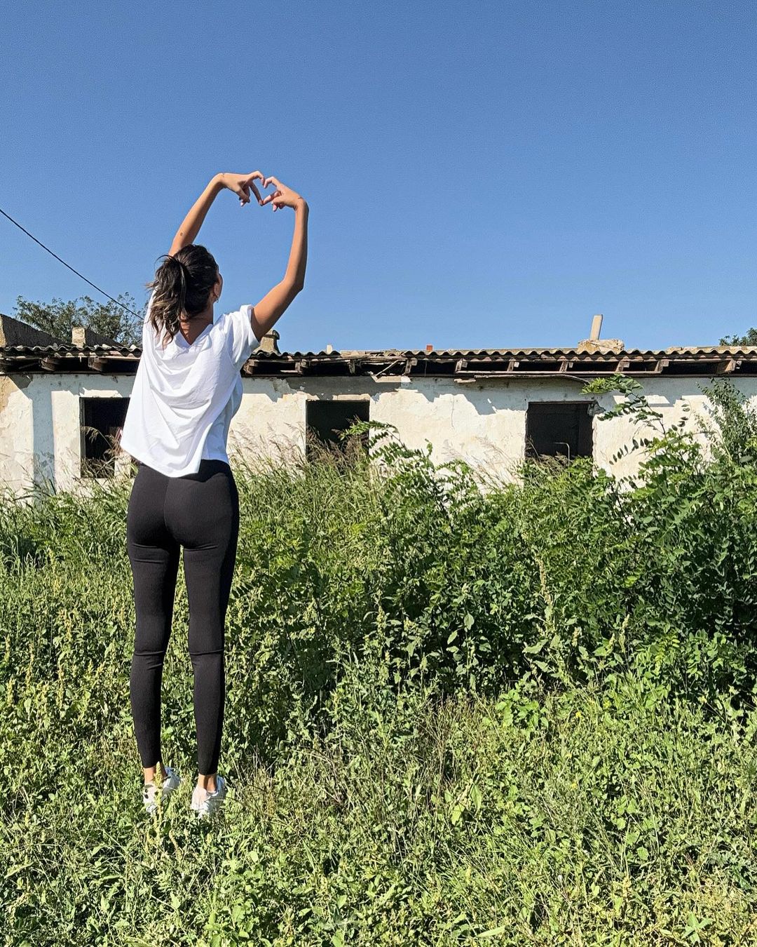 Imagini cu locul în care Ramona Olaru a crescut. Ferma a ajuns o ruină: „Canalul de irigații unde, practic, noi făceam baie”