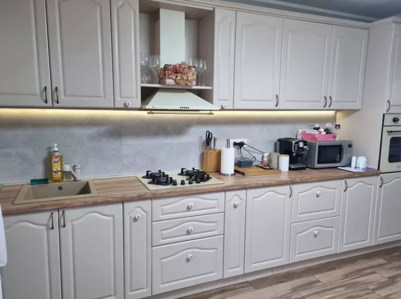 Imagini cu casa în care locuiește Oana Roman cu fiica ei. Vila a costat 160.000 de euro și o scosese la vânzare cu jumătate de milion de euro