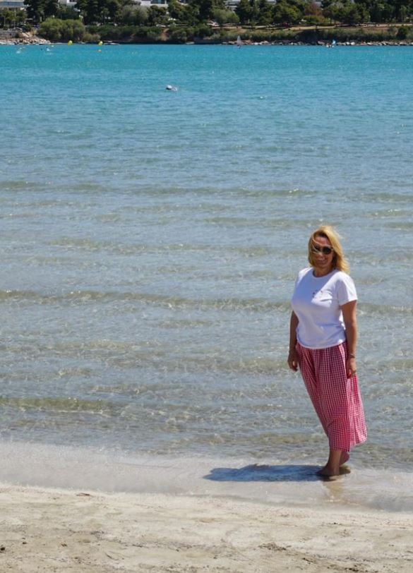 Imagini rare cu Andreea Esca în costum de baie. A petrecut câteva zile în Grecia alături de soțul ei