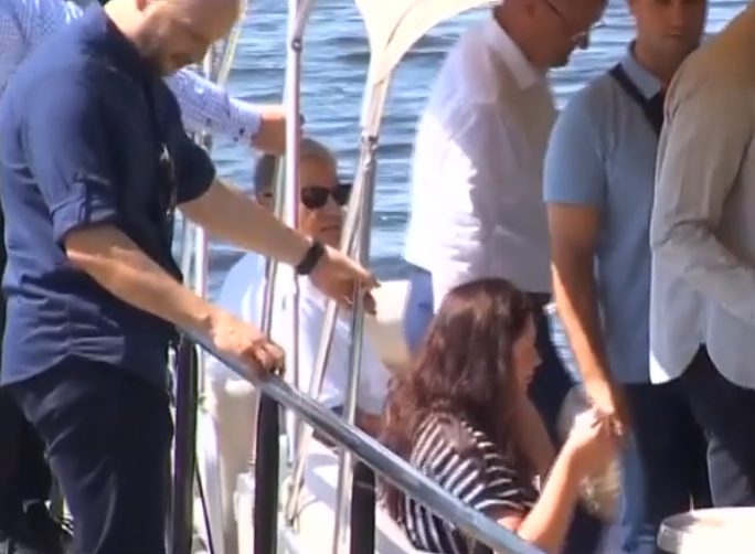 Klaus Iohannis, în vizită în Delta Dunării. Șeful statului și soția sa, Carmen, au făcut o plimbare cu barca