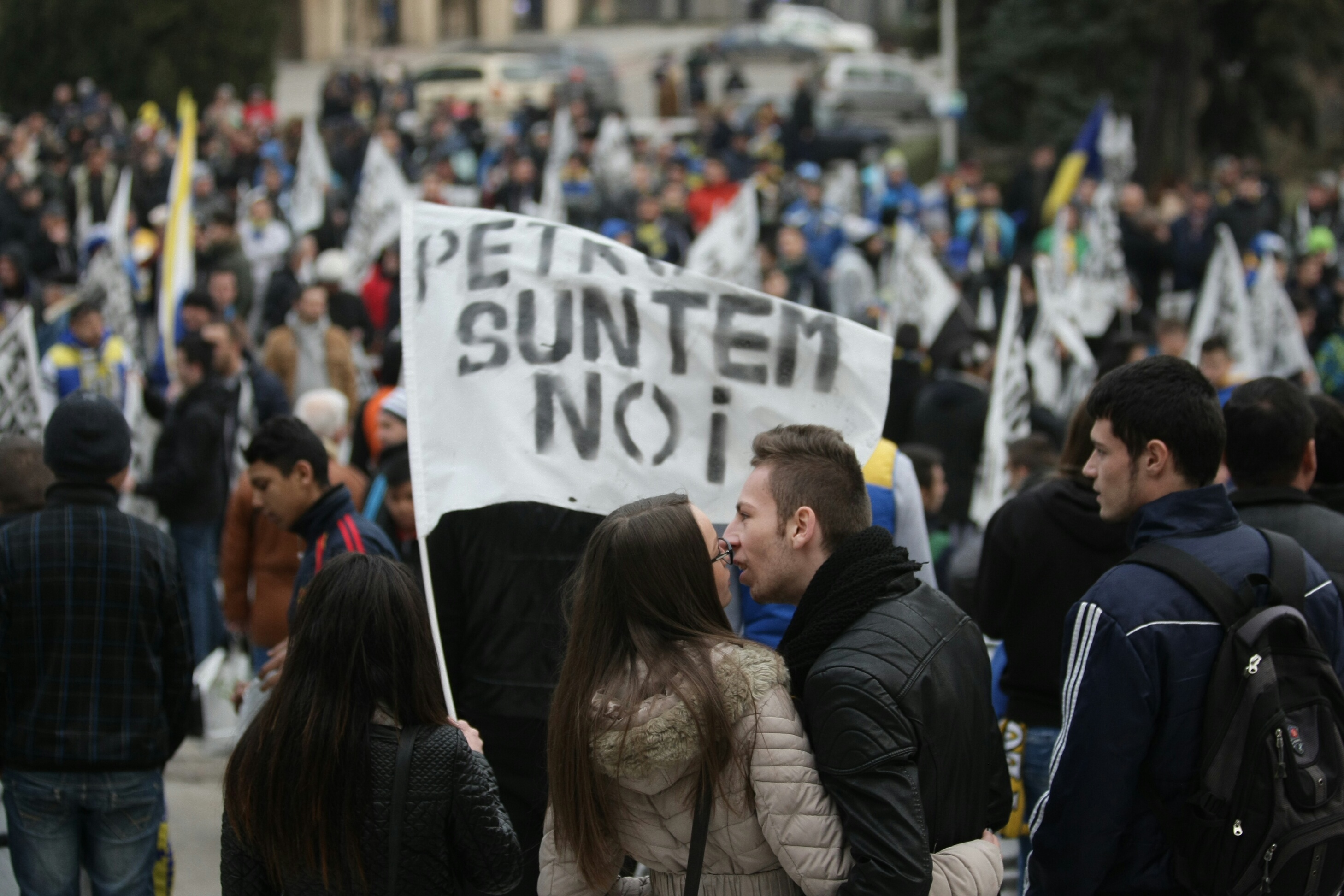 Miting al suporterilor Petrolului împotriva patronului / GALERIE FOTO