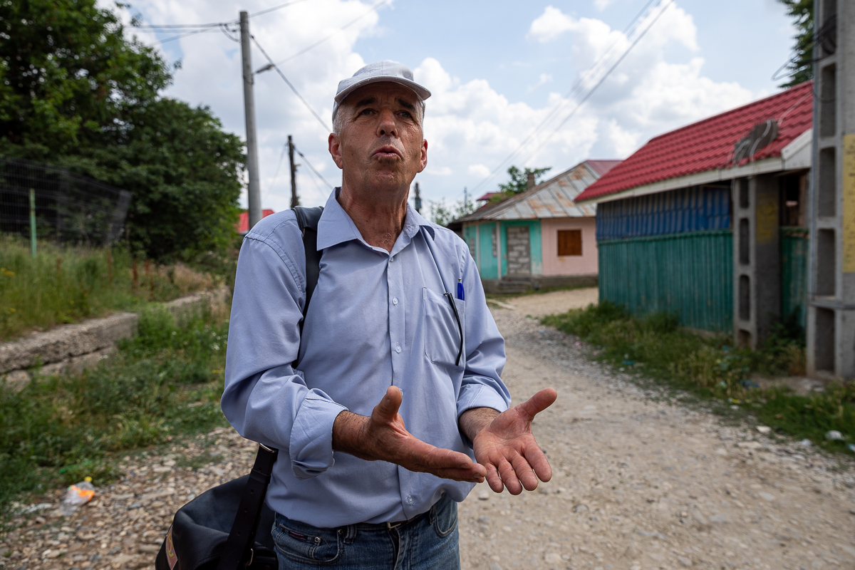 În Murgeni, jandarmii vin şi pleacă, bulibaşa rămâne. Statul român face paradă de forţă într-un oraş pe care l-a abandonat în toate celelalte privinţe