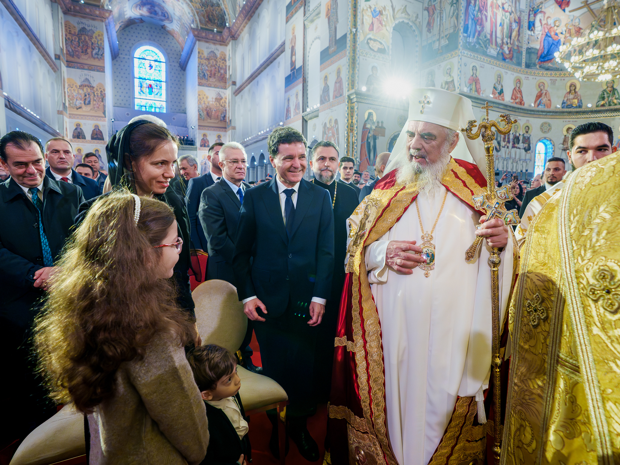 Dana Budeanu a criticat ținuta aleasă de Mirabela Grădinaru, partenera lui Nicușor Dan, la sfințirea Catedralei Mântuirii Neamului: „Alo, protocolu’ Cotroceni?”
