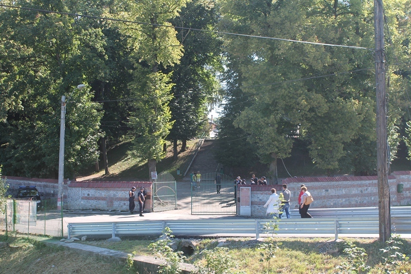 FOTO | Ultimele pregătiri la Curtea de Argeș, pentru înmormântarea Reginei Ana