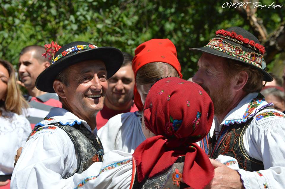 Irlandezul care iubește nunta tradițională din Maramureș. Peter Hurley încurajează datinile străbune printr-un proiect cultural