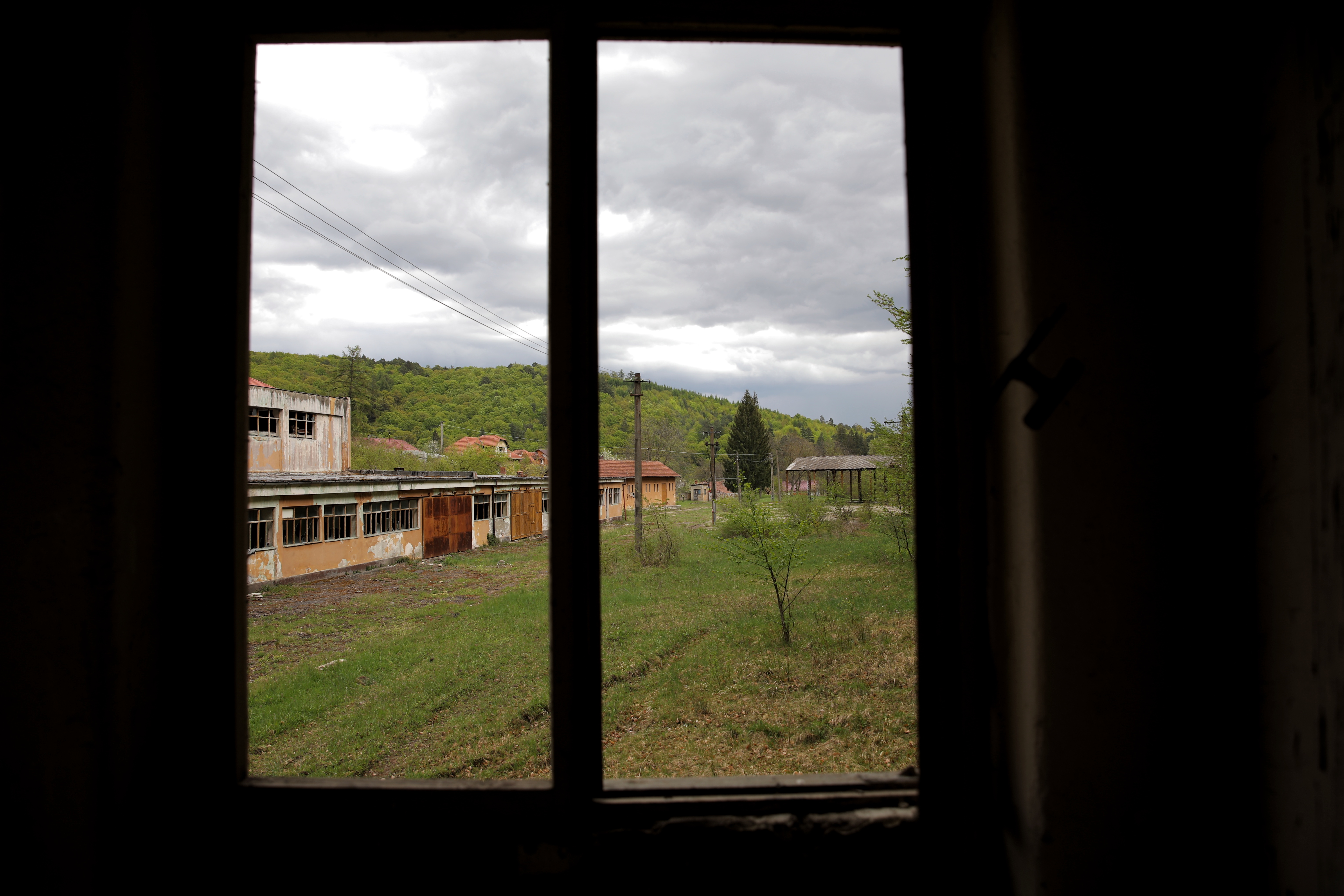 “Aici a fost mereu 1 mai doar cu numele, dar măcar eram liberi”. În Colonia 1 Mai, urmașii minerilor au sărbătorit din curți și de la geamuri