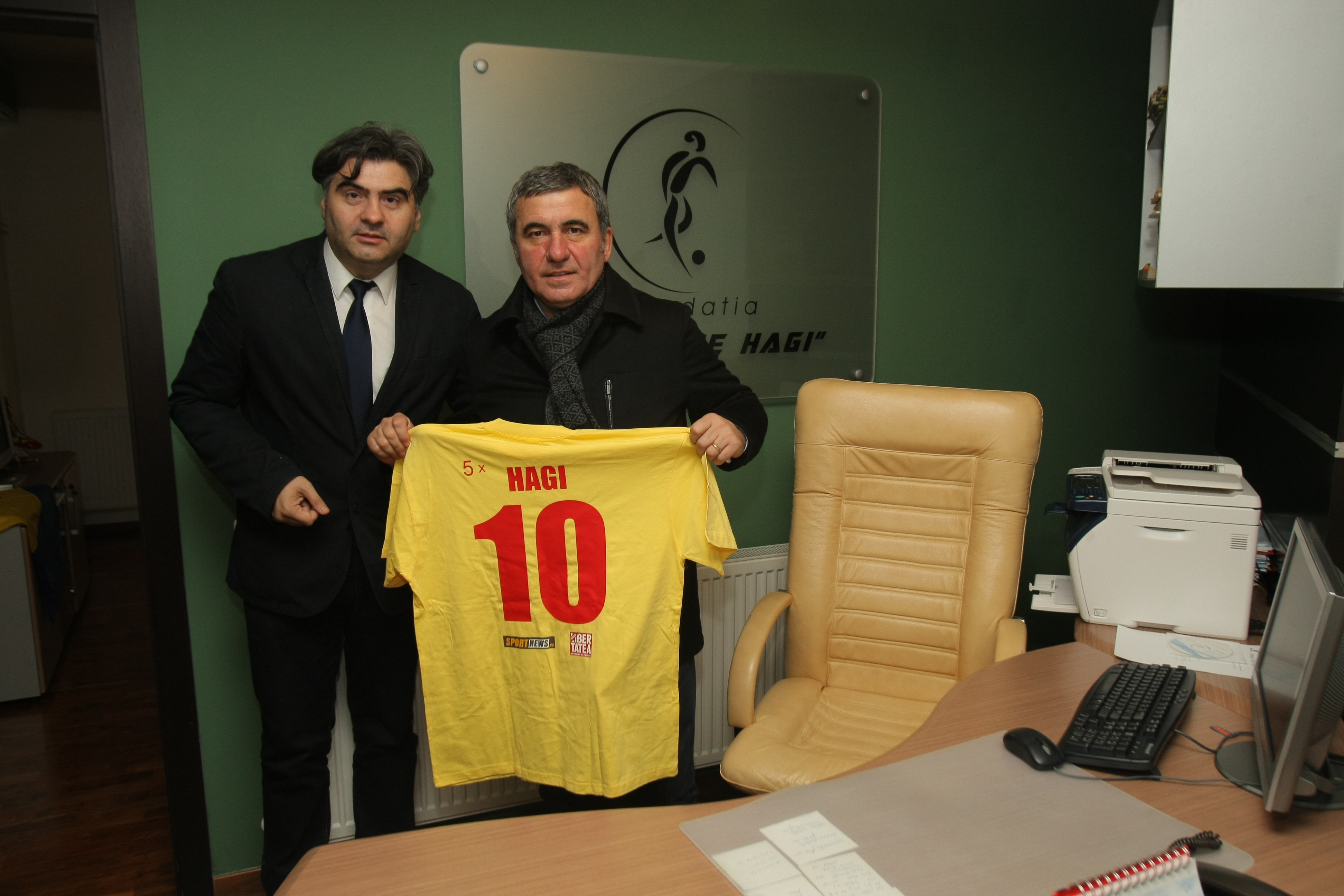 Gică Hagi 50 - ”Regele” a fost mișcat când a citit ce se striga pe străzi în 1994, la Campionatul Mondial din SUA: ^”Iliescu minte, Hagi președinte!” / VIDEO&GALERIE FOTO