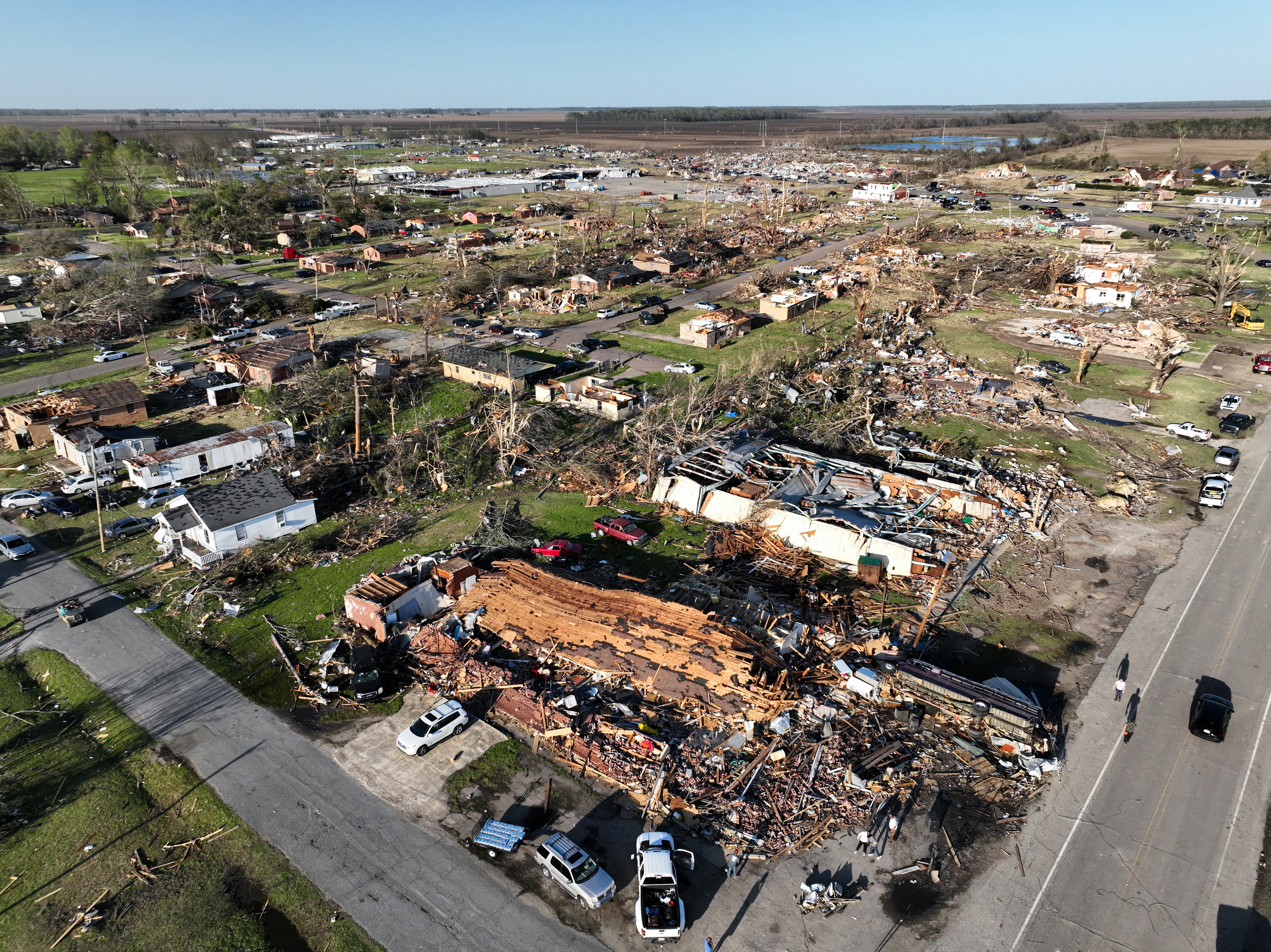 Stare de urgenţă în Mississippi, după ce a fost grav lovit de tornade. Cel puțin 25 de morți și zeci de clădiri distruse