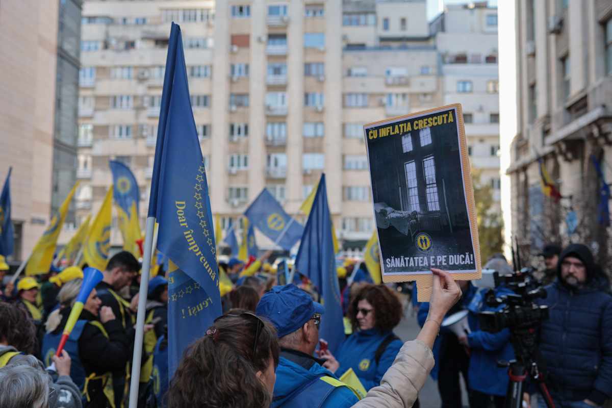 Sindicaliștii din Federația „Solidaritatea Națională” protestează în fața ministerelor Sănătății și Muncii