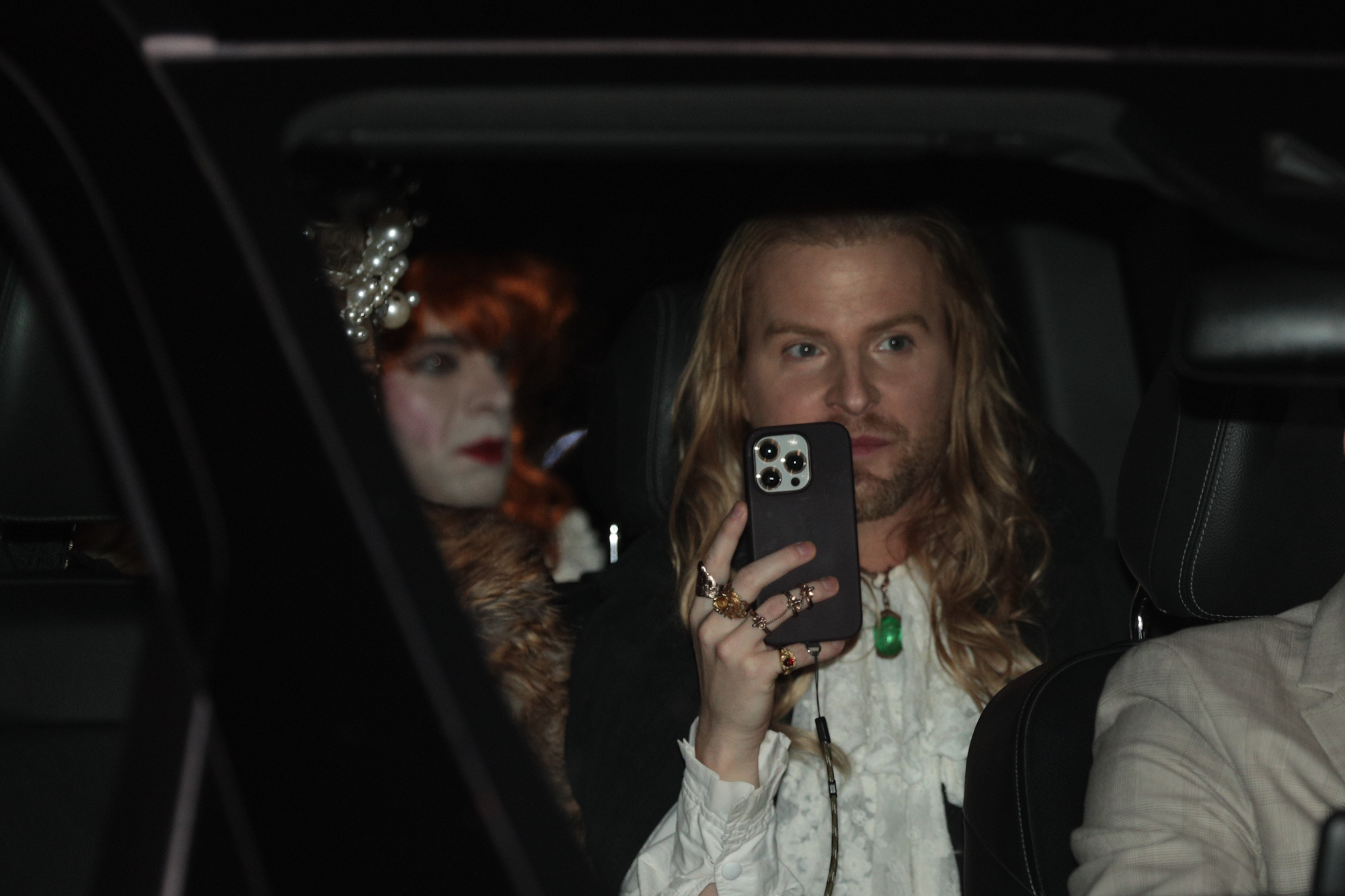 Cum s-au costumat invitații de la petrecerea miliardarilor de Halloween de la Castelul Bran. Cine a jucat rolul contelui Dracula