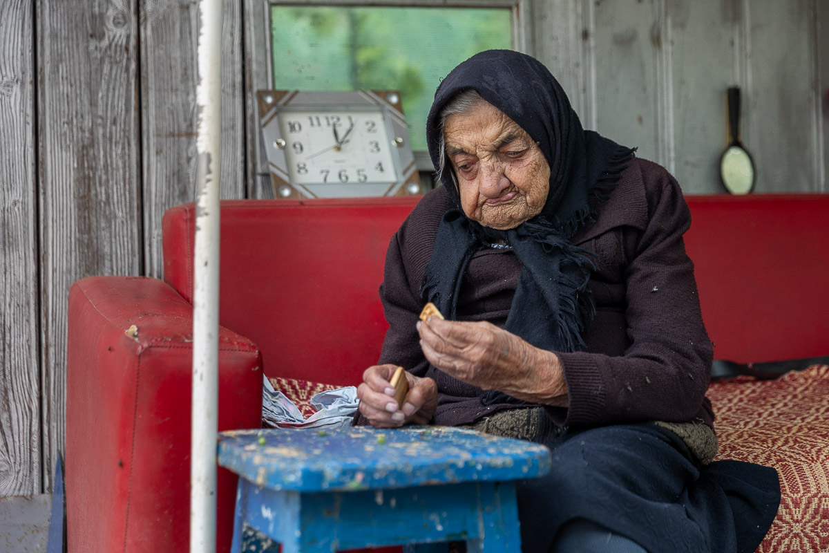 Mănâncă puțin, roagă-te, muncește. Sfaturi de viață lungă de la bătrânii din Ținutul Buzăului