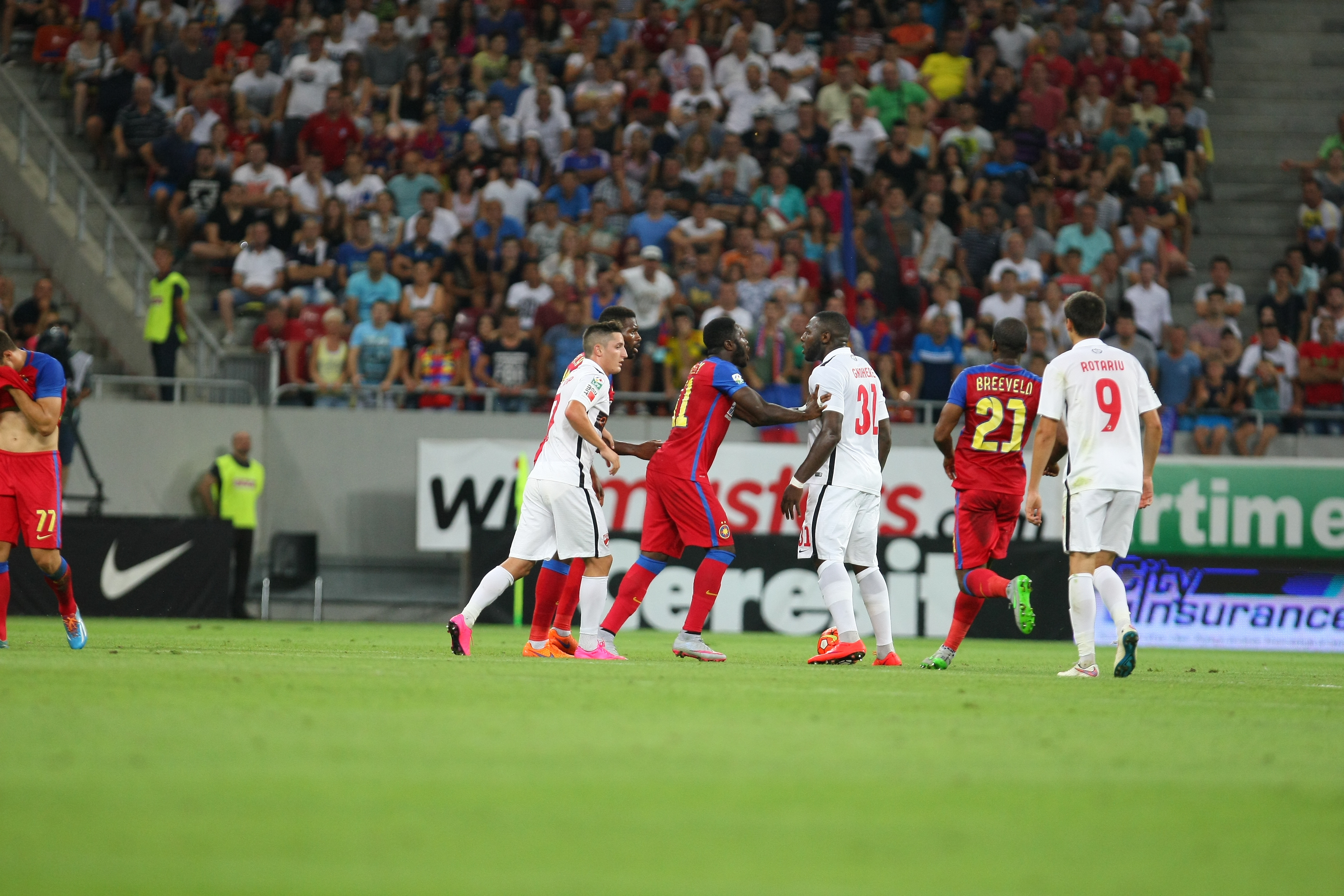 STEAUA - DINAMO 0-0. Derby bun, intens, dar nul! Meciul a început cu o reclamă la unguente contra reumatismului!