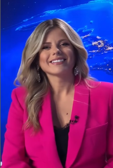 Roxana Hulpe a intrat în concediu: „Trebuie să mă opresc și să aștept”. Cine îi ține locul la PRO TV și când naște