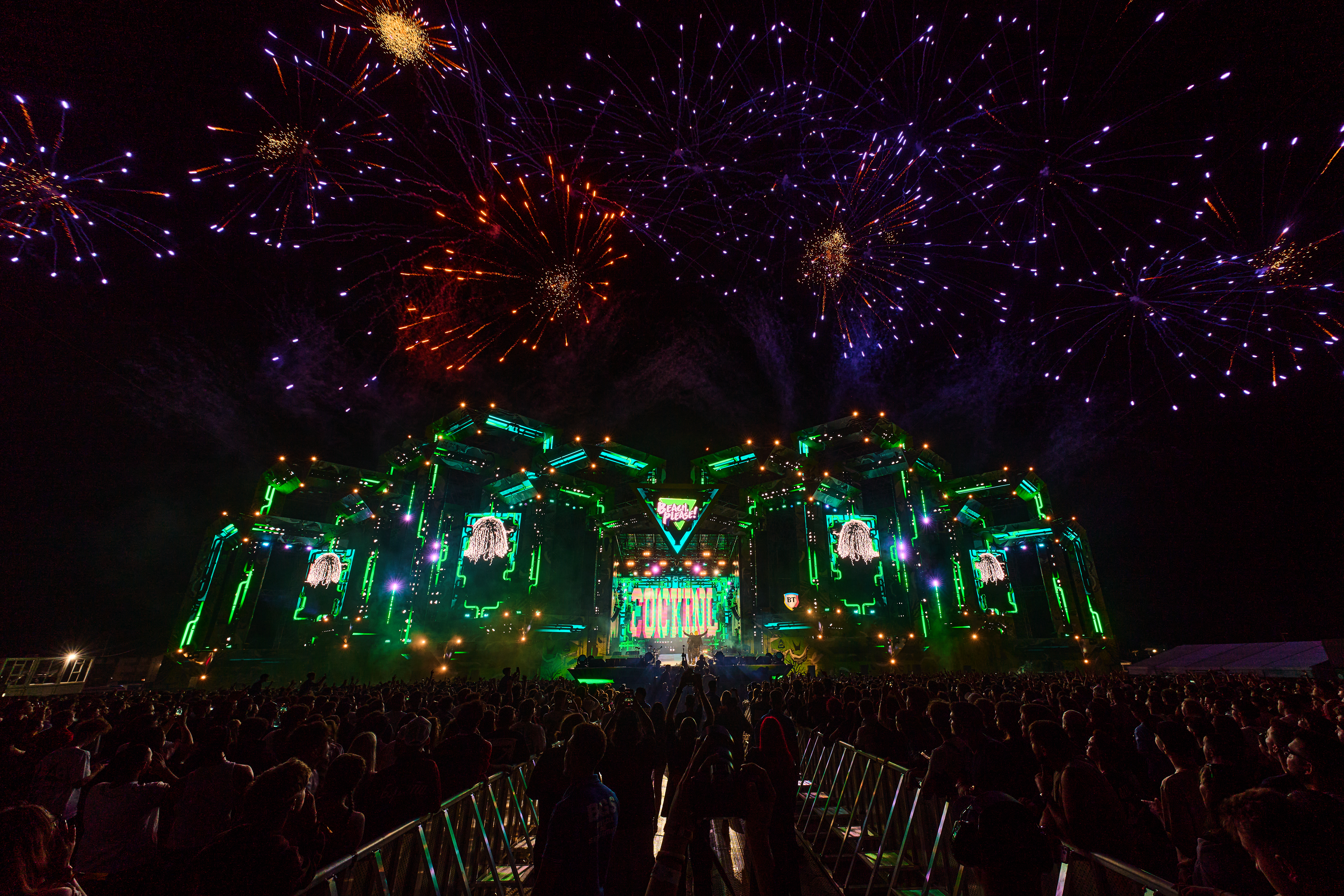 Cât a costat un sejur la mare, în Costinești, în perioada festivalului Beach, Please! 2026