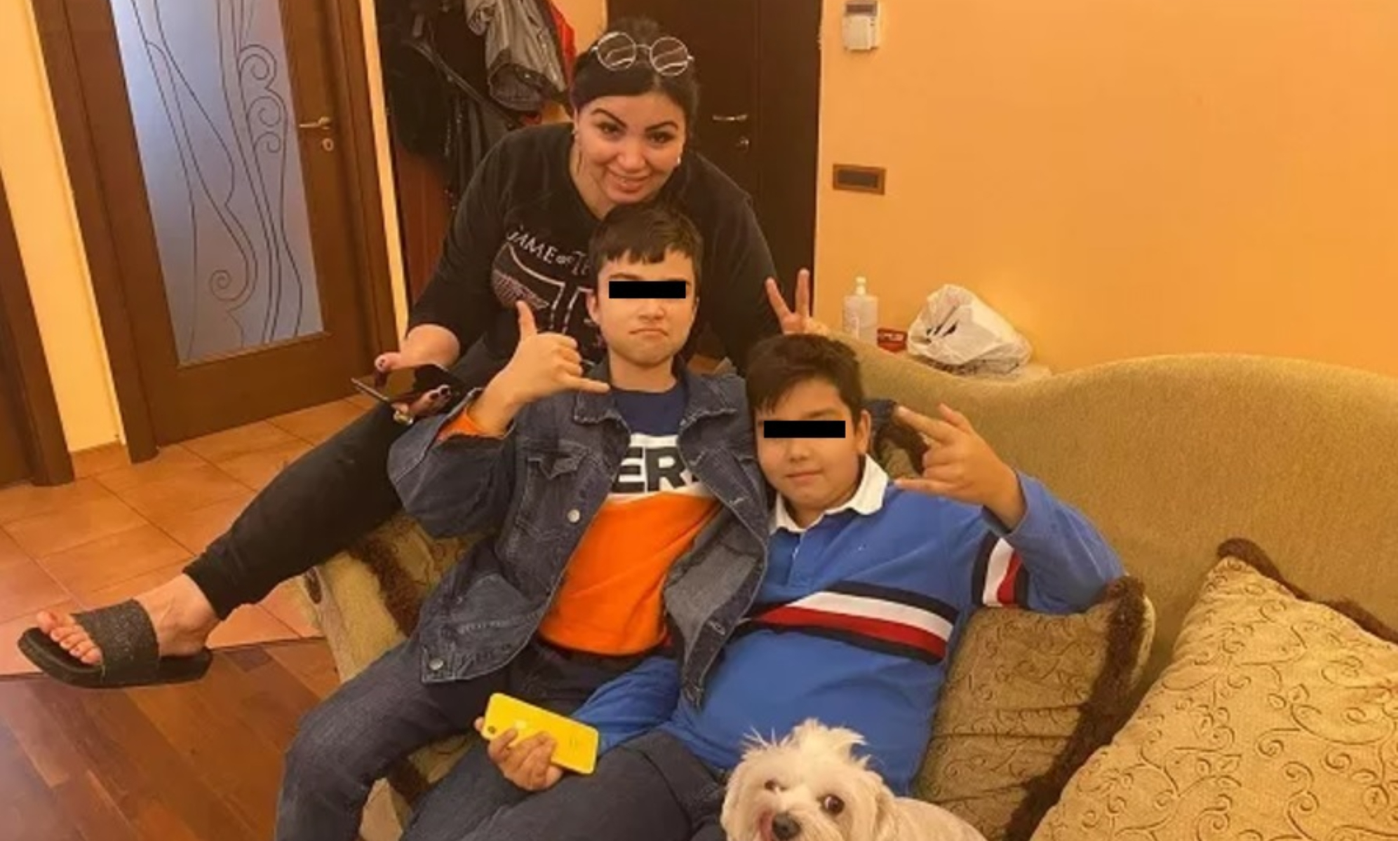 Adriana Bahmuțeanu a fost vizitată acasă de băieții ei. După moartea lui Silviu Prigoană, vedeta e într-o continuă luptă