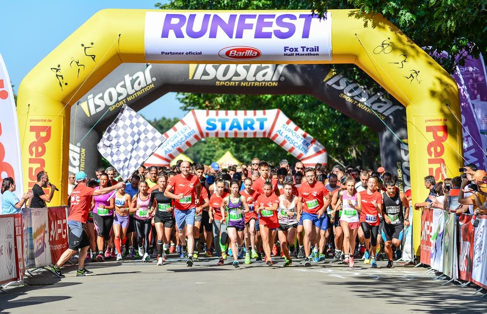 900 de alergători s-au bucurat de mișcare în natură, la RUNFEST - FOX TRAIL Half Marathon / GALERIE FOTO