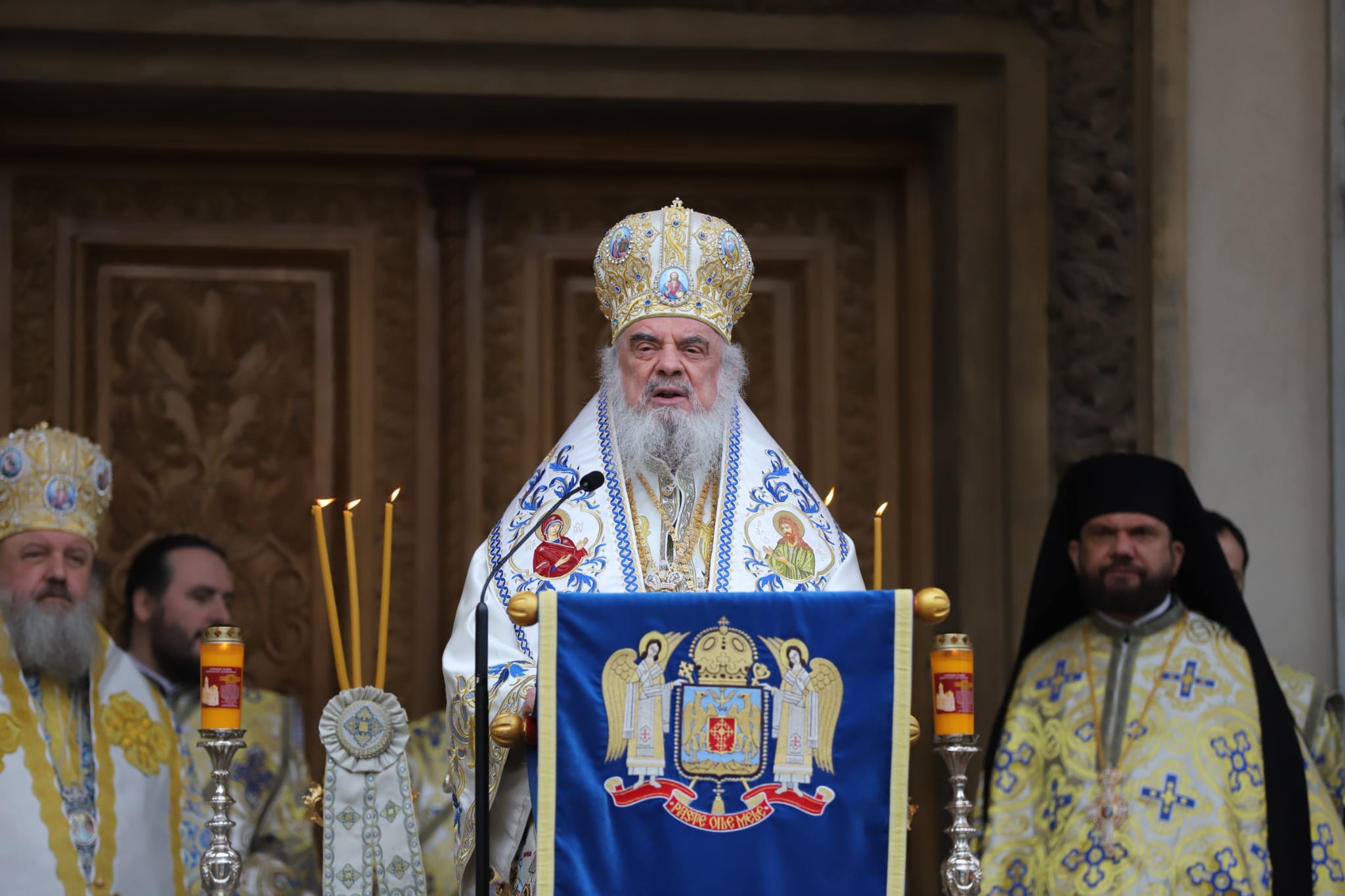 10.000 de litri de Agheasmă Mare au fost împărțiți la slujba de Bobotează de la Catedrala Patriarhală din București