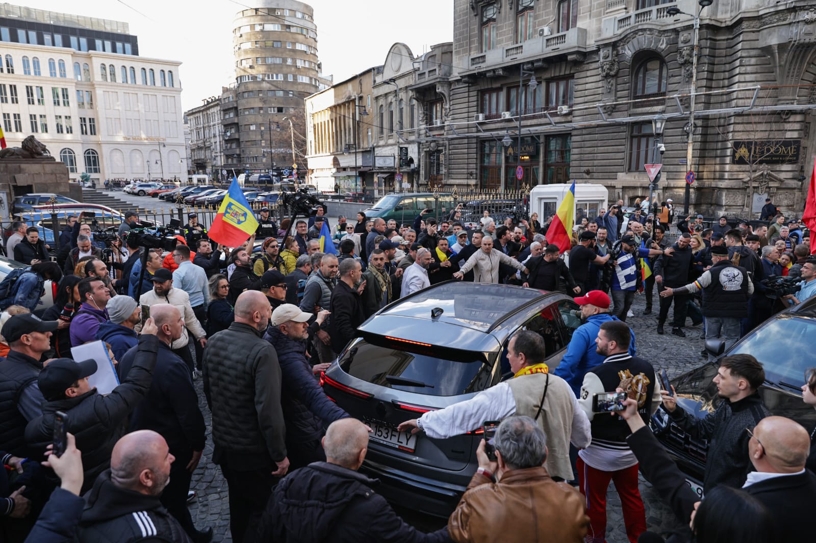 Călin Georgescu și-a depus candidatura la președinție la BEC: „A doua oară nu voi mai fi interzis, pentru că vor fi judecați de toate instanțele” | VIDEO